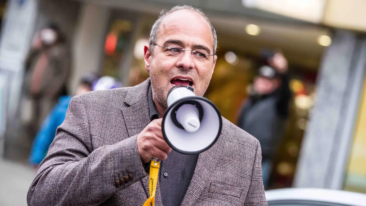  November 20, 2021, Munich, Bavaria, Germany: PETER BOEHRINGER of the AfD. Displaying continued cooperation between the groups, Munich s Querdenker conspiracy, anti-mask, anti-vaccine group joined the Alternative for Germany AfD party in a demonstration against the Austrian lockdown program that will cover all until December 13th, after which the vaccinated and recovered will be allowed out. The groups also expressed solidarity with the demos in Vienna today that were organized by members of the extreme-right FPo party with which the AfD is allied. One of the organizers, Minister Herbert Kickl, ironically can not attend due to currently having Covid-19. Munich Germany - ZUMAb160 20211120_zbp_b160_016 Copyright: xSachellexBabbarx