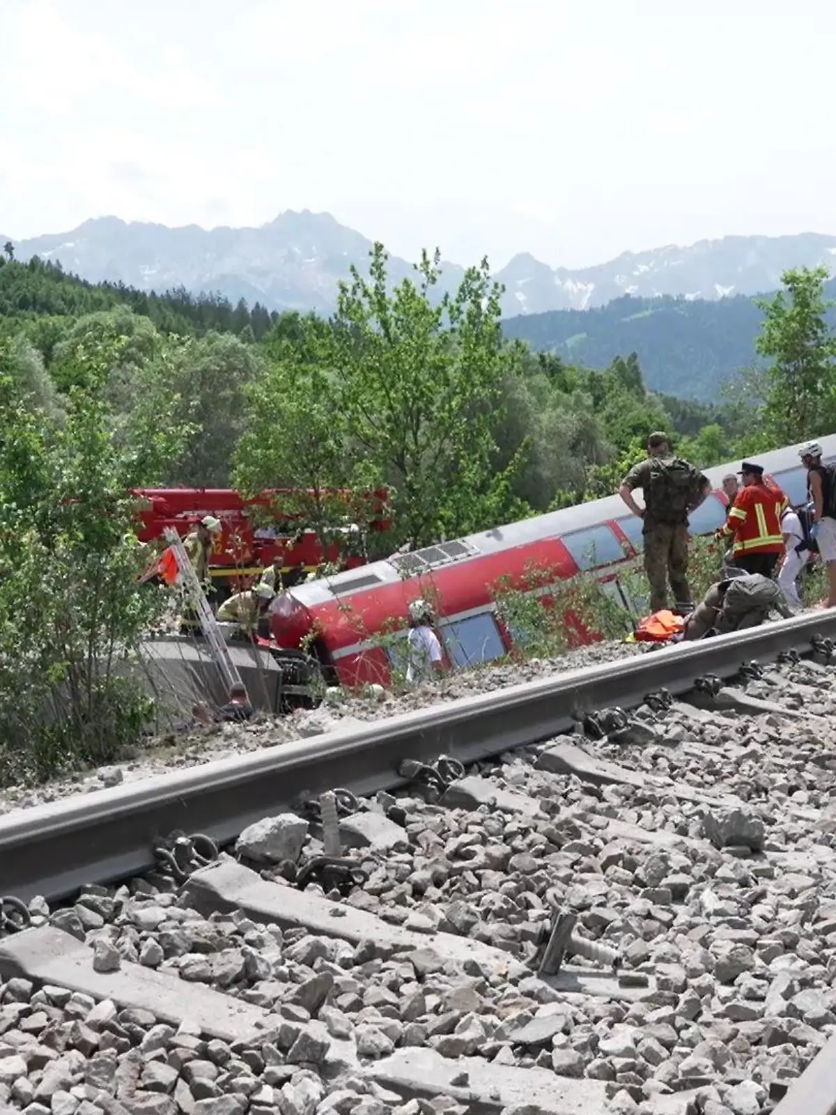 Zugunglück bei Garmisch-Partenkirchen! Mindestens drei Menschen starben, zahlreiche Passagiere wurden verletzt.