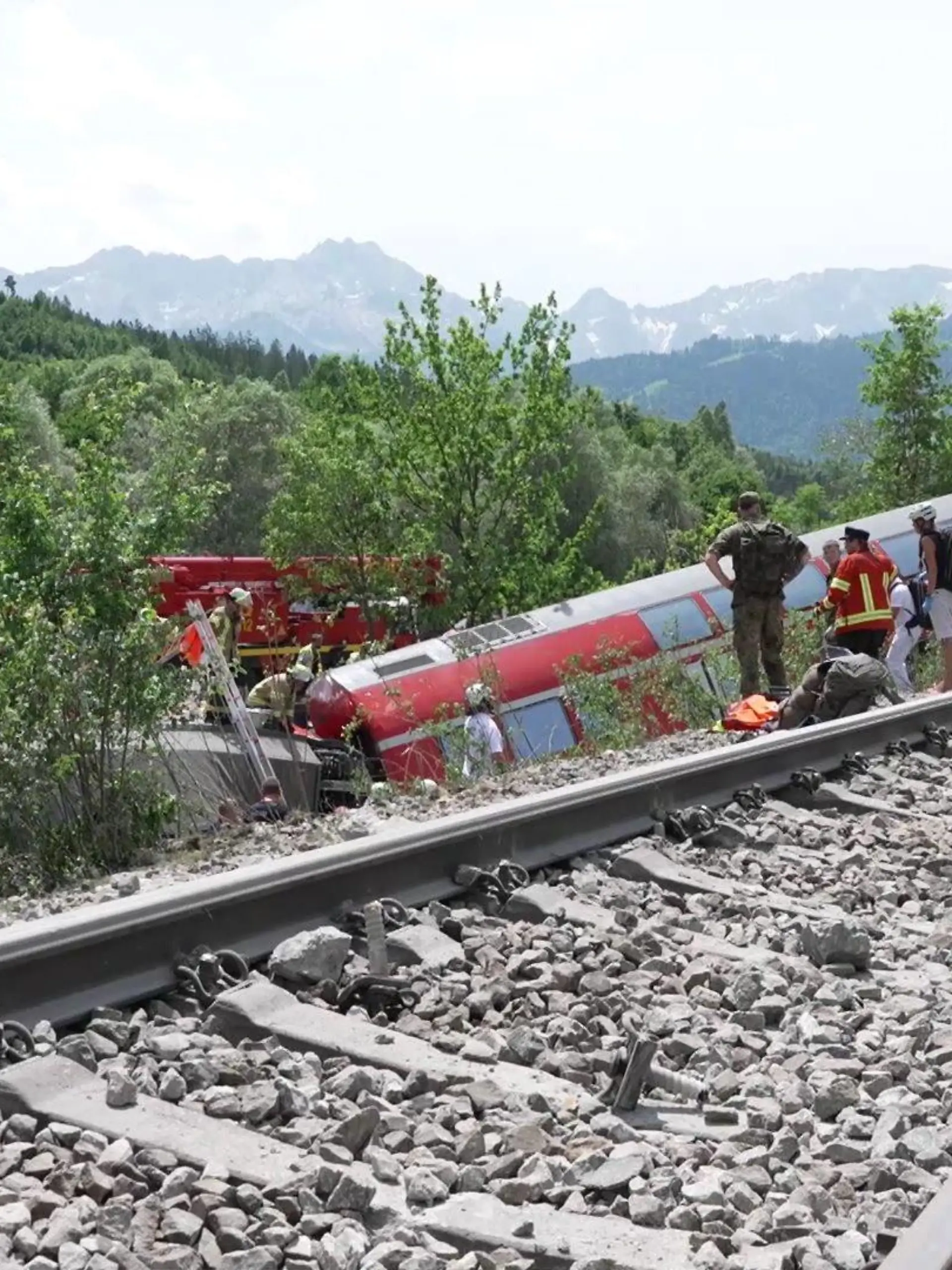 Zugunglück bei Garmisch-Partenkirchen! Mindestens drei Menschen starben, zahlreiche Passagiere wurden verletzt.