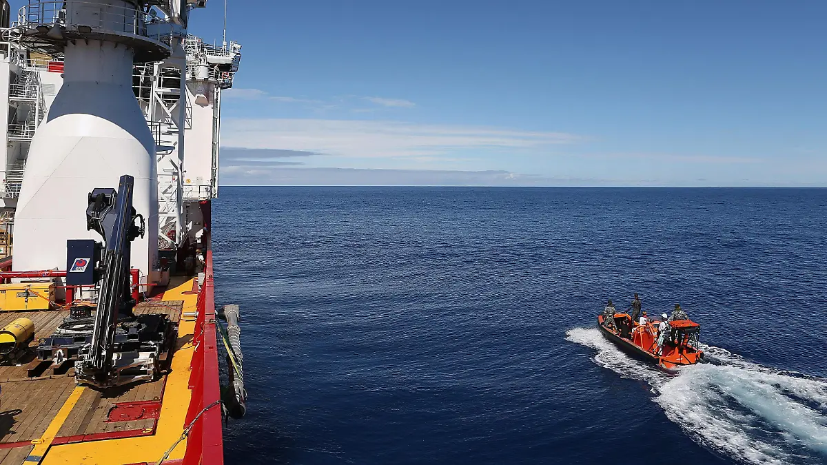 Crew members are seen aboard a fast response craft (R) from the Australian Defence Vessel Ocean Shield (L) as they continue to search for debris of the missing Malaysian Airlines flight MH370 in the southern Indian Ocean, in this picture released by the Australian Defence Force on April 8, 2014. Australian officials said on April 9, 2014 that two new "ping" signals had been detected in the search for missing Malaysia Airlines Flight MH370, which was carrying 227 passengers and 12 crew. Angus Houston, head of the Australian agency coordinating the search, said one ping was detected on the afternoon of April 8 and lasted five minutes, 25 seconds, while a second was picked up that night and lasted seven minutes. REUTERS/Australian Defence Force/Handout via Reuters (MID-SEA - Tags: MILITARY TRANSPORT DISASTER MARITIME) ATTENTION EDITORS – THIS PICTURE WAS PROVIDED BY A THIRD PARTY. REUTERS IS UNABLE TO INDEPENDENTLY VERIFY THE AUTHENTICITY, CONTENT, LOCATION OR DATE OF THIS IMAGE. NO SALES. NO ARCHIVES. FOR EDITORIAL USE ONLY. NOT FOR SALE FOR MARKETING OR ADVERTISING CAMPAIGNS. THIS PICTURE IS DISTRIBUTED EXACTLY AS RECEIVED BY REUTERS, AS A SERVICE TO CLIENTS
