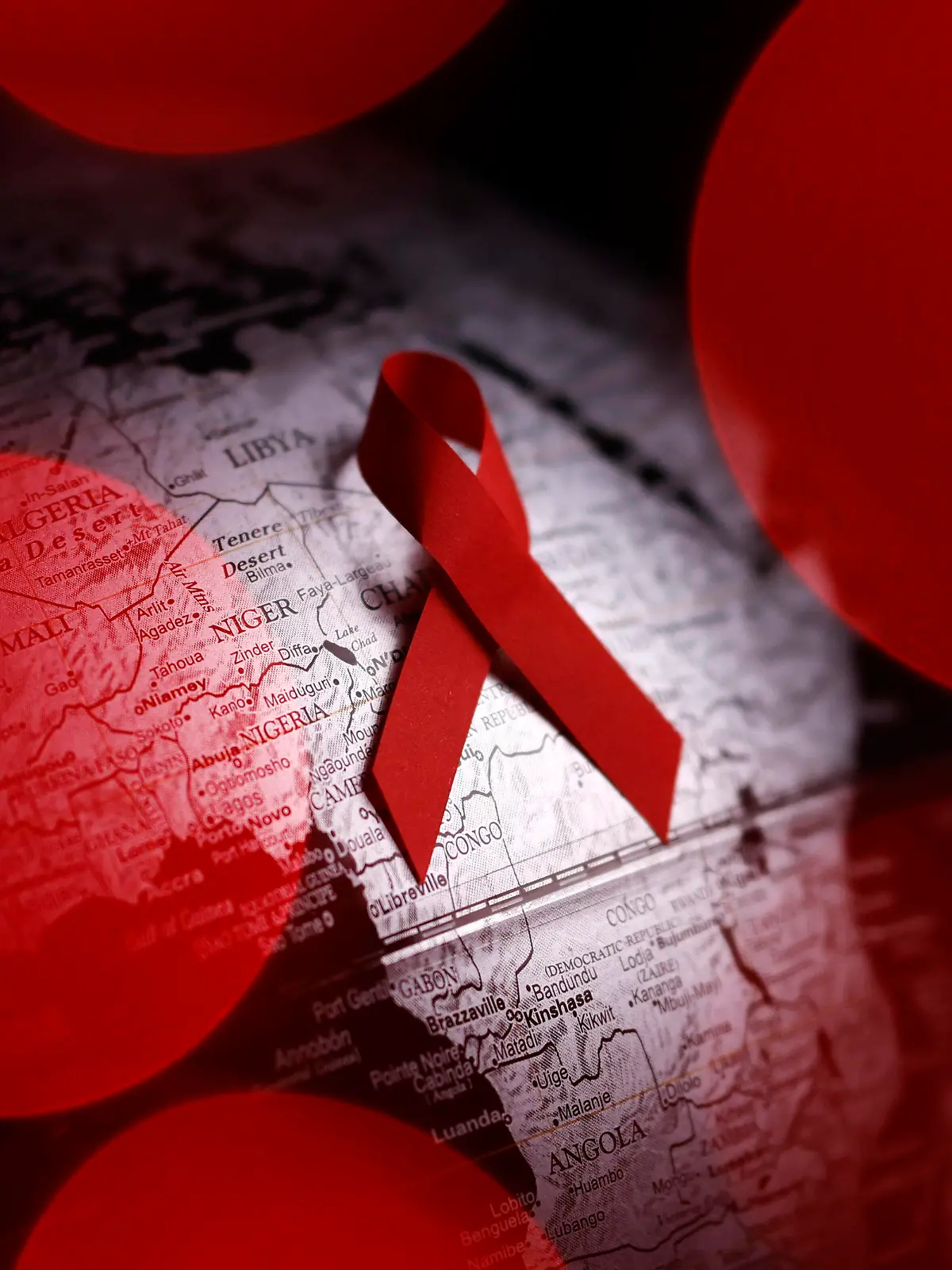  Der Welt-AIDS-Tag wird jährlich vom Gemeinsamen Programm der Vereinten Nationen für HIV/Aids organisiert und findet am 1. Dezember statt. Themenbild, Symbolbild *** World AIDS Day is organized annually by the Joint United Nations Programme on HIV Aids and takes place on 1 December Theme image, symbol image Foto:xC.xHardtx/xFuturexImage