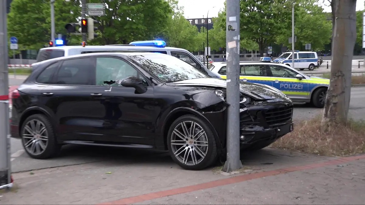 Das Opfer verstarb noch im Auto.