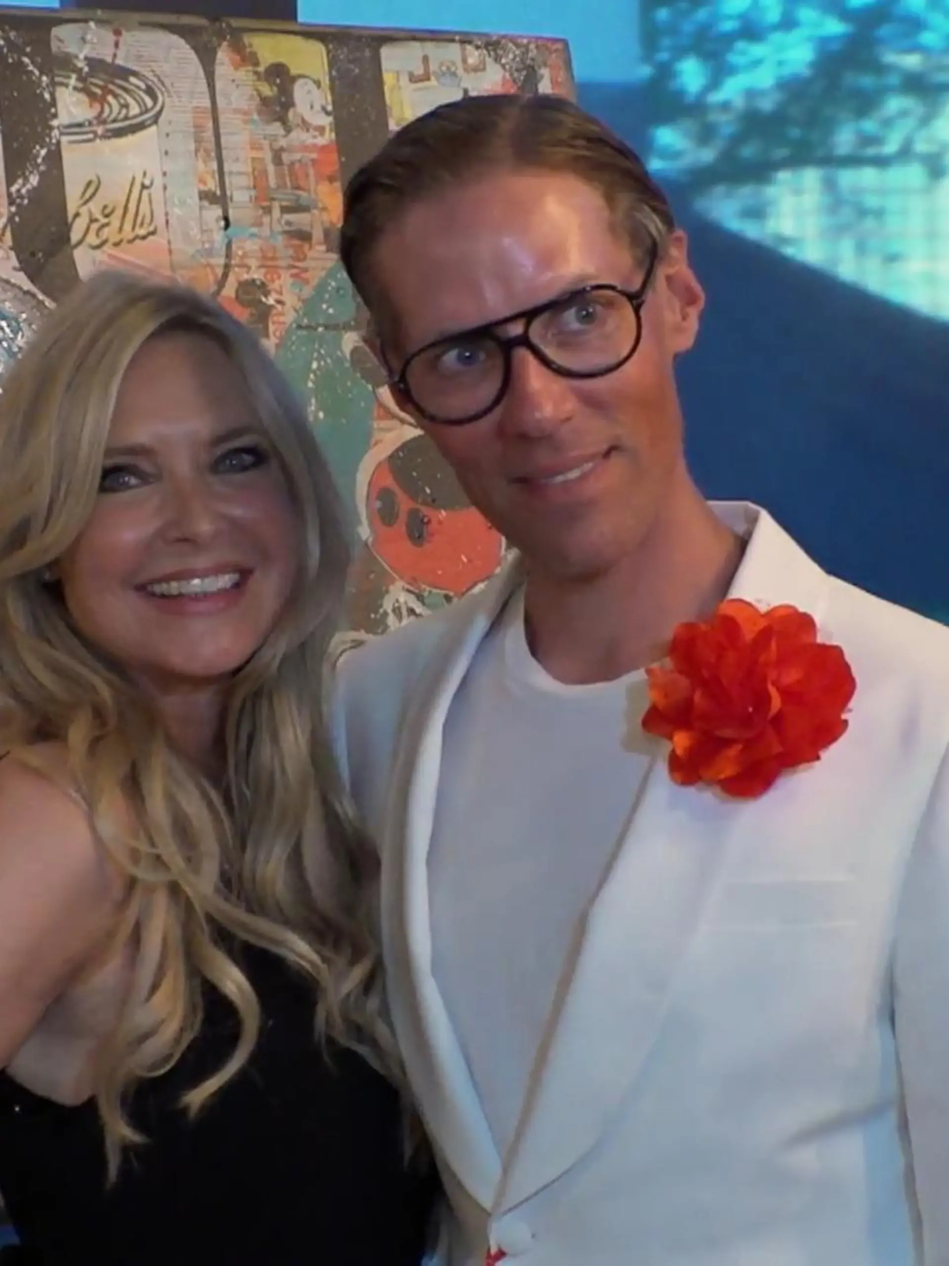 Er ist wieder da – Jens Hilbert hat im Jahr 2021 seine Franchise-Kette „Hairfree“ verkauft und backt nun kleinere Brötchen. Erstmals erscheint er jetzt auf einem Glamour-Event und verrät, wie er sich fühlt und warum ihm nie langweilig wird. Mehr dazu im Video.