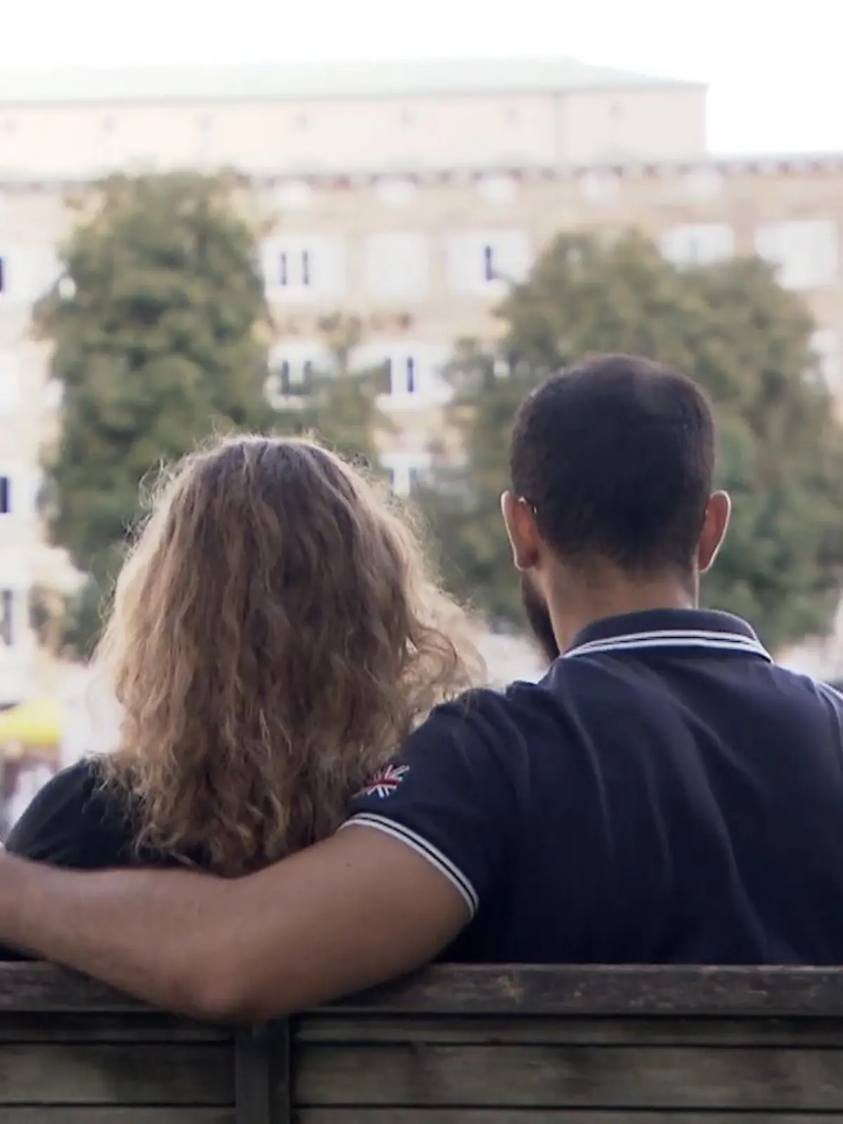 Schaden Geheimnisse vor dem Partner der Beziehung oder sorgen sie für ein wenig Würze? Und was ist es eigentlich, was wir unseren Partner gerne verheimlichen?