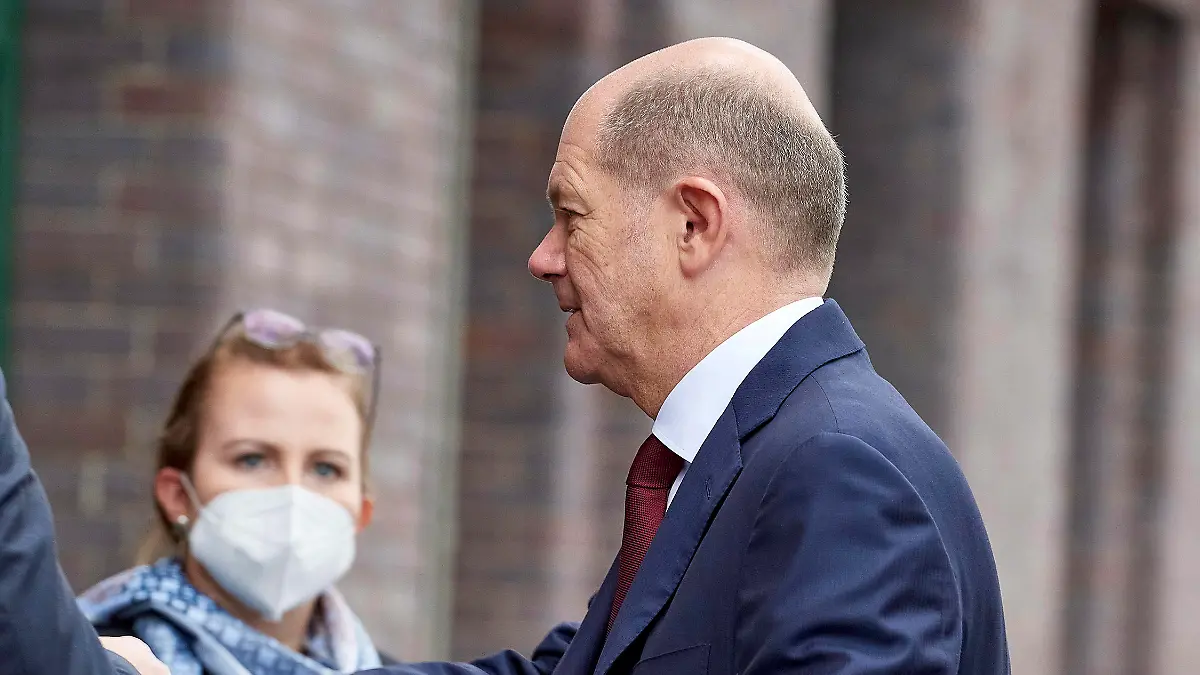  Olaf Scholz - Ampelkoalitionäre Deutschland, Berlin, 24.11.2021: Die Ampelparteien SPD, Grüne und FDP präsentieren ihren ausgehandelten Koaltionsvertrag sowie die Verteilung der jeweiligen Ministerien an die Parteien. *** Olaf Scholz Ampelkoalitionäre Germany, Berlin, 24 11 2021 The traffic light parties SPD, Greens and FDP present their negotiated coalition agreement and the distribution of the respective ministries to the parties
