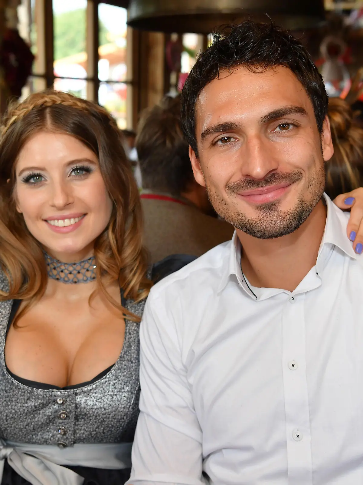 FC Bayern Munich's Mats Hummels and his wife Cathy Hummels pose during their visit at the Oktoberfest in Munich, Germany, September 23, 2017. REUTERS/S. Widmann/Pool