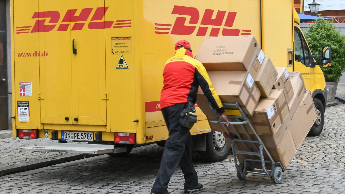 Was Verdient Ein Paketzusteller Bei Dhl Gehaltscheck: Was verdient eigentlich ein DHL-Paketzusteller?