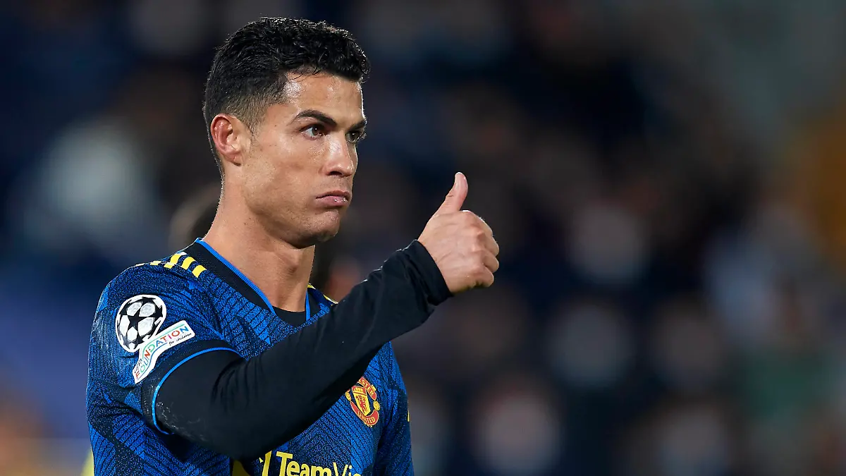 Sport Bilder des Tages Villarreal CF v Manchester United, ManU Group F - UEFA Champions League Cristiano Ronaldo of Manchester United gestures during the UEFA Champions League group F match between Villarreal CF and Manchester United at Estadio de la Ceramica on November 23, 2021 in Villarreal, Spain. Villarreal Castellon Spain PUBLICATIONxNOTxINxFRA Copyright: xJosexBretonx breton-villarre211123_npCsK