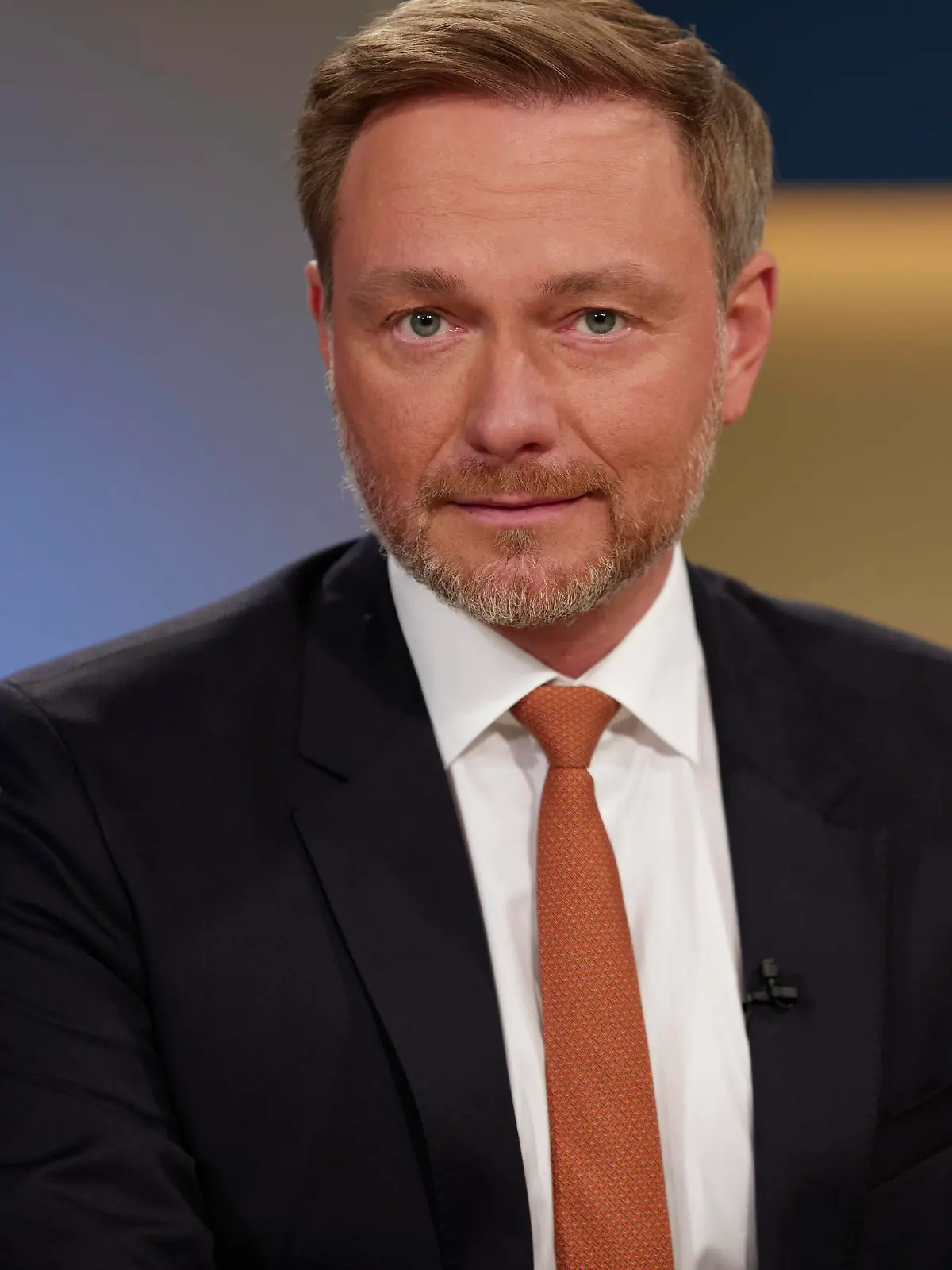 Christian Lindner bei Anne Will 2021-11-28, Deutschland, Berlin - Christian Lindner FDP, Bundesvorsitzender und Fraktionschef im Bundestag, zu Gast bei Anne Will im Ersten Deutschen Fernsehen. Thema der Politiktalk-Runde in der ARD: Die Corona-Notlage - Kann Deutschland die vierte Welle noch brechen *** Christian Lindner at Anne Will 2021 11 28, Germany, Berlin Christian Lindner FDP , Federal Chairman and parliamentary group leader in the Bundestag, as a guest at Anne Will in the First German Television Topic of the Politiktalk round in the ARD The Corona emergency Can Germany still break the fourth wave