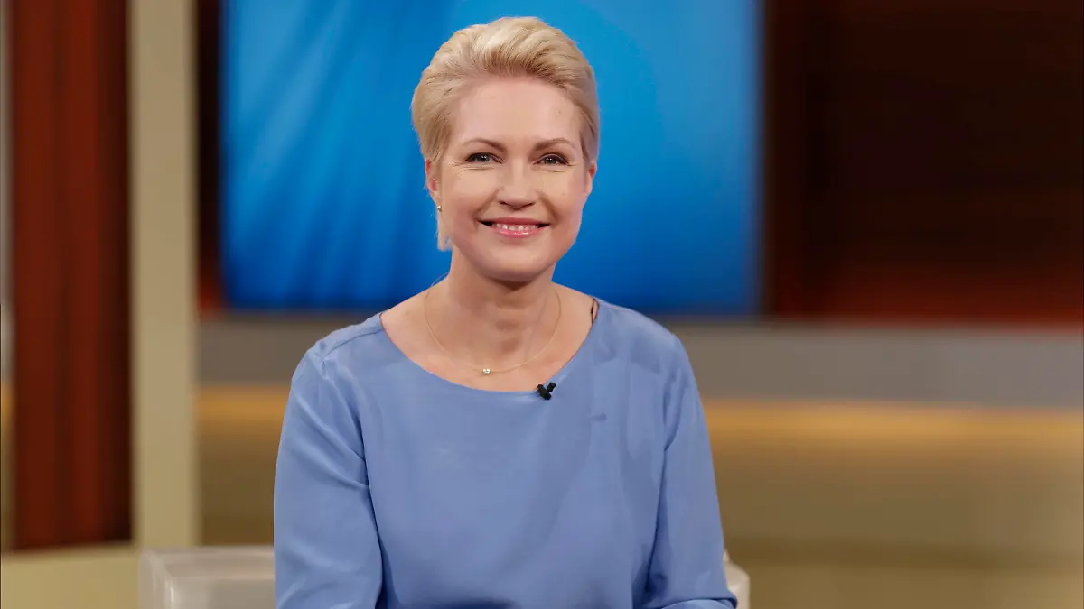 Manuela Schwesig bei Anne Will 2021-11-28, Deutschland, Berlin - Manuela Schwesig SPD, Ministerpräsidentin von Mecklenburg-Vorpommern, zu Gast bei Anne Will im Ersten Deutschen Fernsehen. Thema der Politiktalk-Runde in der ARD: Die Corona-Notlage - Kann Deutschland die vierte Welle noch brechen *** Manuela Schwesig at Anne Will 2021 11 28, Germany, Berlin Manuela Schwesig SPD , Minister President of Mecklenburg Vorpommern, as a guest at Anne Will in the First German Television Topic of the Politiktalk Runde in the ARD The Corona Emergency Can Germany still break the fourth wave
