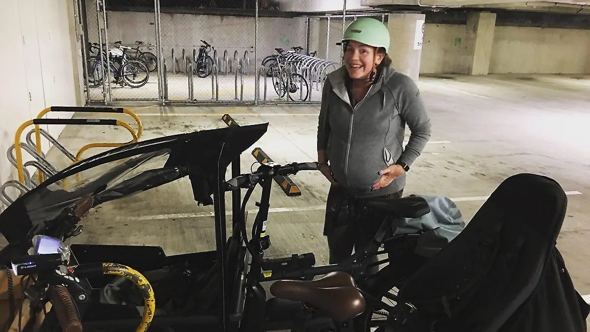 Julie Anne Genter im Parkhaus