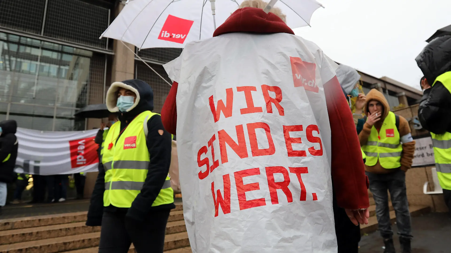 Warnstreik der Pflegekräfte Uniklinik Köln Deutschland 26.11.2021 *** Warning strike by nursing staff at Cologne University Hospital Germany 26 11 2021