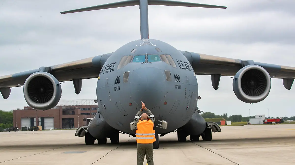Niedersachsen, Hannover, 30.05.2023, Air Defender : Die ersten US-Transportmaschinen für Air Defender 23 sind auf dem Fliegerhorst in Wunstorf Region Hannover gelandet. Die Flugzeuge haben Personal und Material für die Übung der Luftwaffe an Bord., us air force, Flugzeug, McDonnell Douglas C17A, *** Lower Saxony, Hanover, 30 05 2023, Air Defender The first U.S. transport aircraft for Air Defender 23 have landed at the air base in Wunstorf Region Hanover The aircraft have personnel and material for the Air Force exercise on board , us air force, aircraft, McDonnell Douglas C17A,