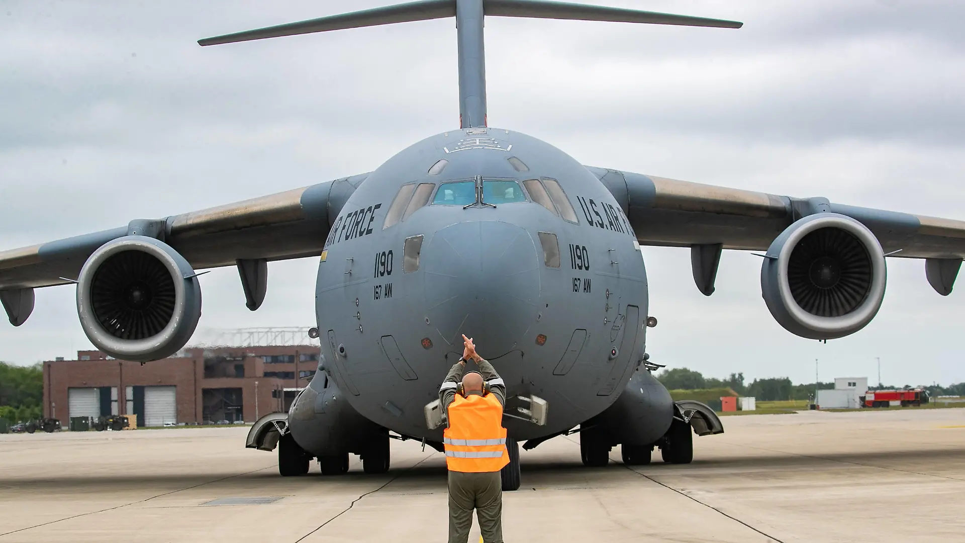 Niedersachsen, Hannover, 30.05.2023, Air Defender : Die ersten US-Transportmaschinen für Air Defender 23 sind auf dem Fliegerhorst in Wunstorf Region Hannover gelandet. Die Flugzeuge haben Personal und Material für die Übung der Luftwaffe an Bord., us air force, Flugzeug, McDonnell Douglas C17A, *** Lower Saxony, Hanover, 30 05 2023, Air Defender The first U.S. transport aircraft for Air Defender 23 have landed at the air base in Wunstorf Region Hanover The aircraft have personnel and material for the Air Force exercise on board , us air force, aircraft, McDonnell Douglas C17A,