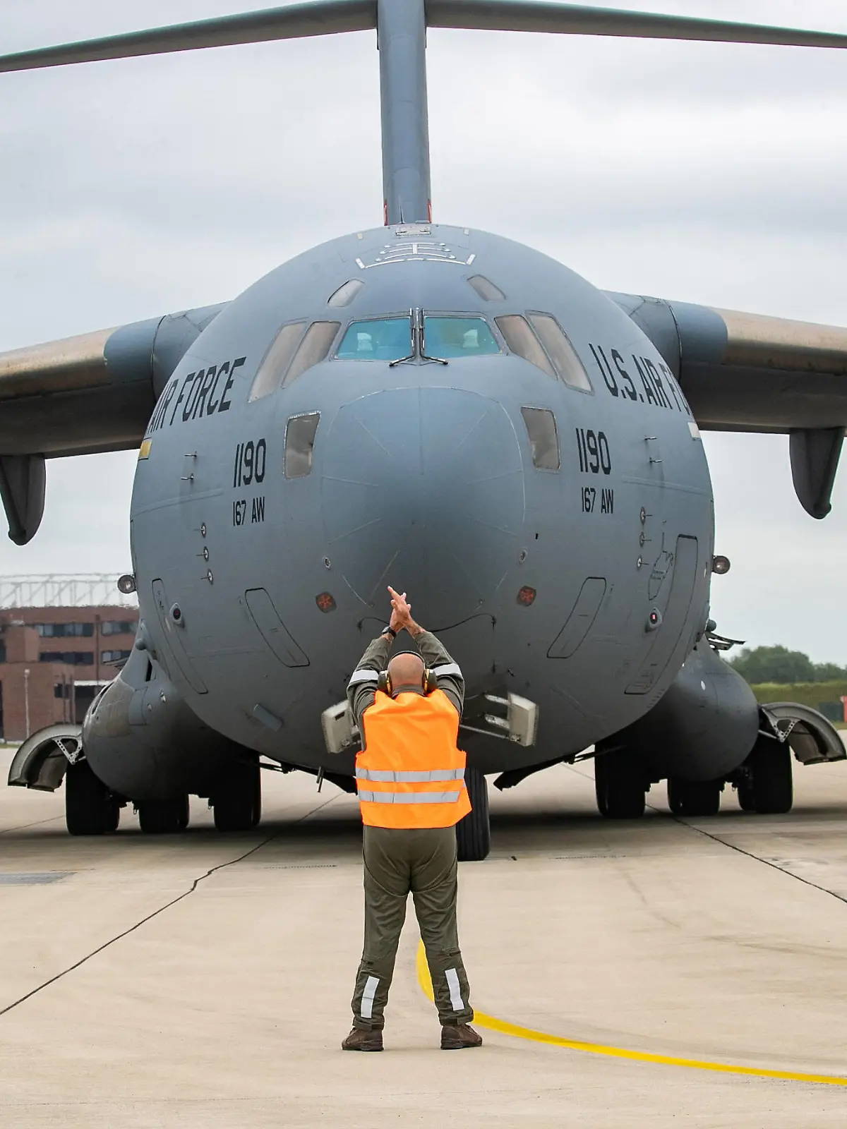 Niedersachsen, Hannover, 30.05.2023, Air Defender : Die ersten US-Transportmaschinen für Air Defender 23 sind auf dem Fliegerhorst in Wunstorf Region Hannover gelandet. Die Flugzeuge haben Personal und Material für die Übung der Luftwaffe an Bord., us air force, Flugzeug, McDonnell Douglas C17A, *** Lower Saxony, Hanover, 30 05 2023, Air Defender The first U.S. transport aircraft for Air Defender 23 have landed at the air base in Wunstorf Region Hanover The aircraft have personnel and material for the Air Force exercise on board , us air force, aircraft, McDonnell Douglas C17A,