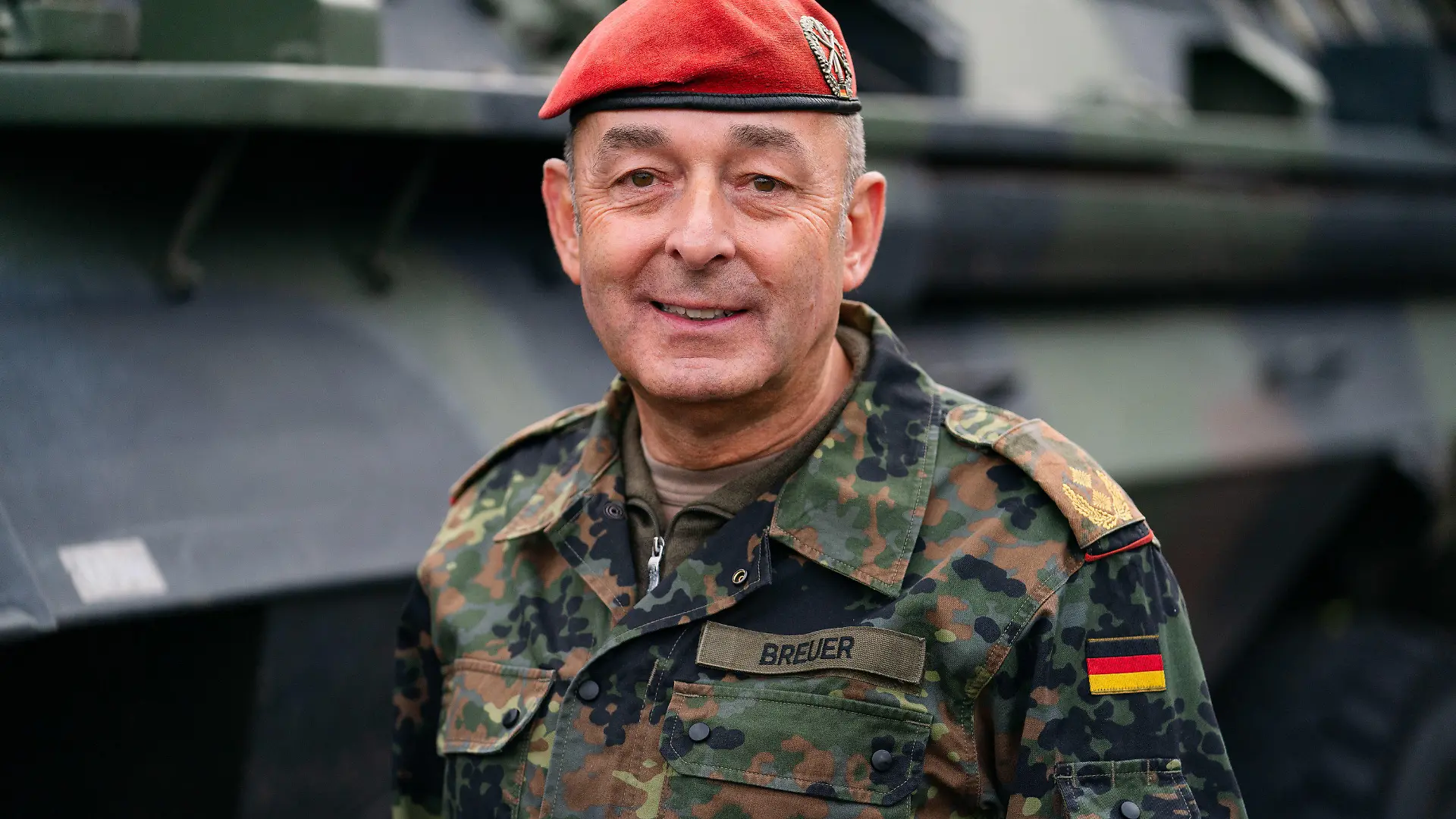 ARCHIV - 06.10.2021, Bayern, Hof: Der Kommandeur des Kommandos Territoriale Aufgaben, das für Einsätze der Streitkräfte im Inland zuständig ist, Generalmajor Carsten Breuer. (zu dpa «Corona-Krisenstab soll bald starten - Drosten besorgt über Omikron») Foto: Nicolas Armer/dpa +++ dpa-Bildfunk +++