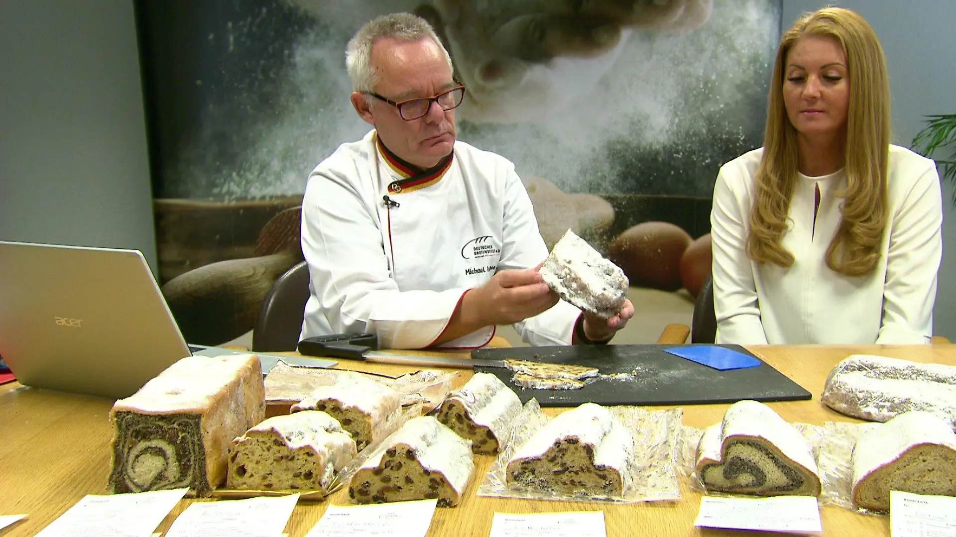 Michael Isensee ist Fachmann für Stollen. Im Auftrag der Bäckerinnungen testet er jedes Jahr deutschlandweit rund 9000 Christstollen auf ihre Qualität.