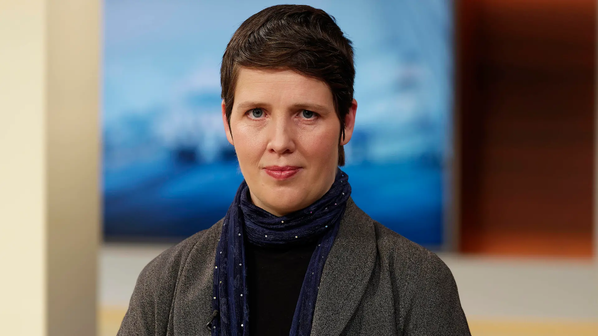 Viola Priesemann 2020-11-29, Berlin, Deutschland - Viola Priesemann, Forschungsgruppenleiterin am Max-Planck-Institut für Dynamik und Selbstorganisation, MPIDS, zu Gast bei Anne Will im Ersten. Thema der Politiktalkrunde im Ersten Deutschen Fernsehen: Zwischen Lockern und Verschärfen - wie sinnvoll ist Deutschlands Corona-Strategie noch *** Viola Priesemann 2020 11 29, Berlin, Germany Viola Priesemann, Research Group Leader at the Max Planck Institute for Dynamics and Self-Organisation, MPIDS, guest of Anne Will in the First Topic of the Political Talks on First German Television Between loosening and tightening up how sensible is Germanys corona strategy still