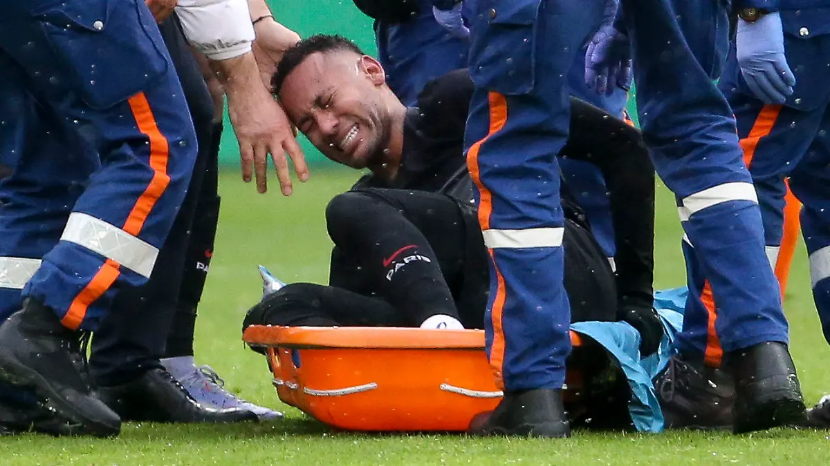 Injured on the ankle, Neymar Jr of PSG has to leave the pitch on a stretcher during the French championship Ligue 1 football match between AS Saint-Etienne (ASSE) and Paris Saint-Germain (PSG) on November 28, 2021 at Stade Geoffroy Guichard in Saint-Etienne, France - Photo Jean Catuffe / DPPI