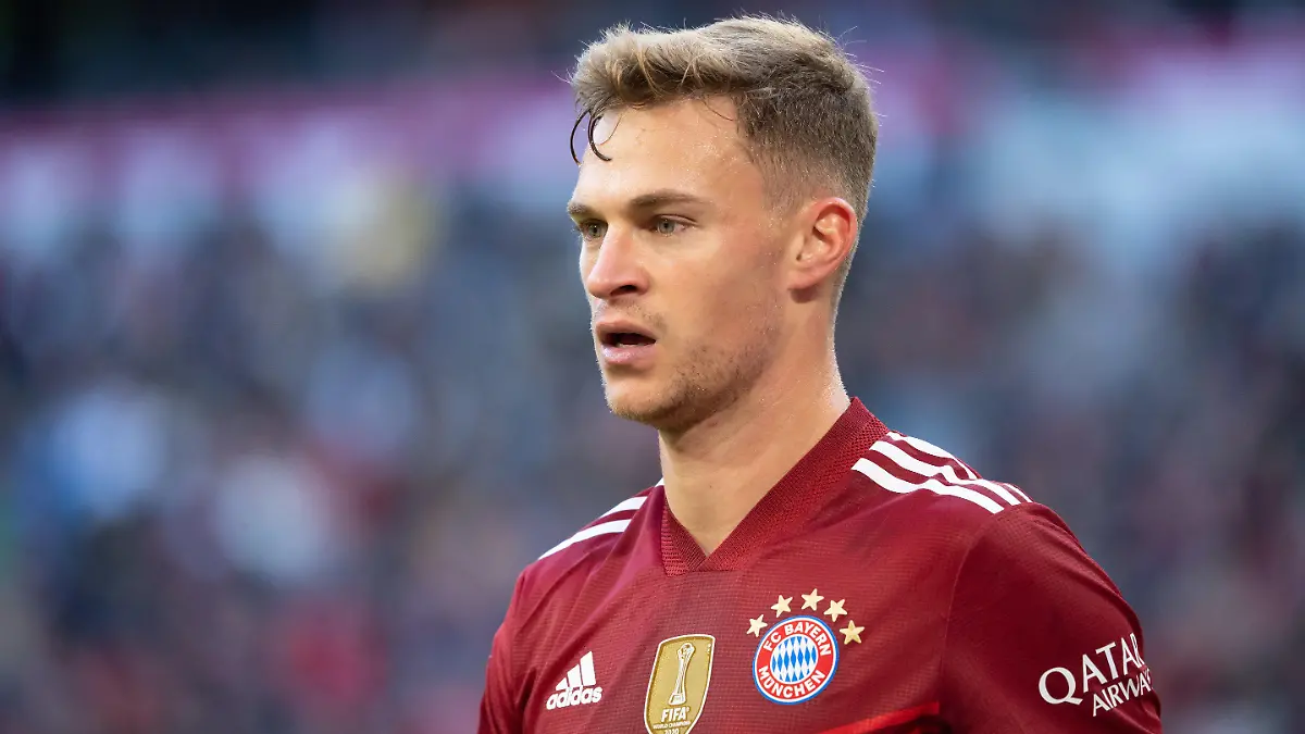 ARCHIV - 23.10.2021, Bayern, München: Fußball: Bundesliga, Bayern München - TSG 1899 Hoffenheim, 9. Spieltag in der Allianz Arena. Joshua Kimmich von München. (zu dpa: «Arbeitsrechtler: Kimmich kann auch ohne Impfung im Stadion spielen») Foto: Sven Hoppe/dpa - WICHTIGER HINWEIS: Gemäß den Vorgaben der DFL Deutsche Fußball Liga bzw. des DFB Deutscher Fußball-Bund ist es untersagt, in dem Stadion und/oder vom Spiel angefertigte Fotoaufnahmen in Form von Sequenzbildern und/oder videoähnlichen Fotostrecken zu verwerten bzw. verwerten zu lassen. +++ dpa-Bildfunk +++
