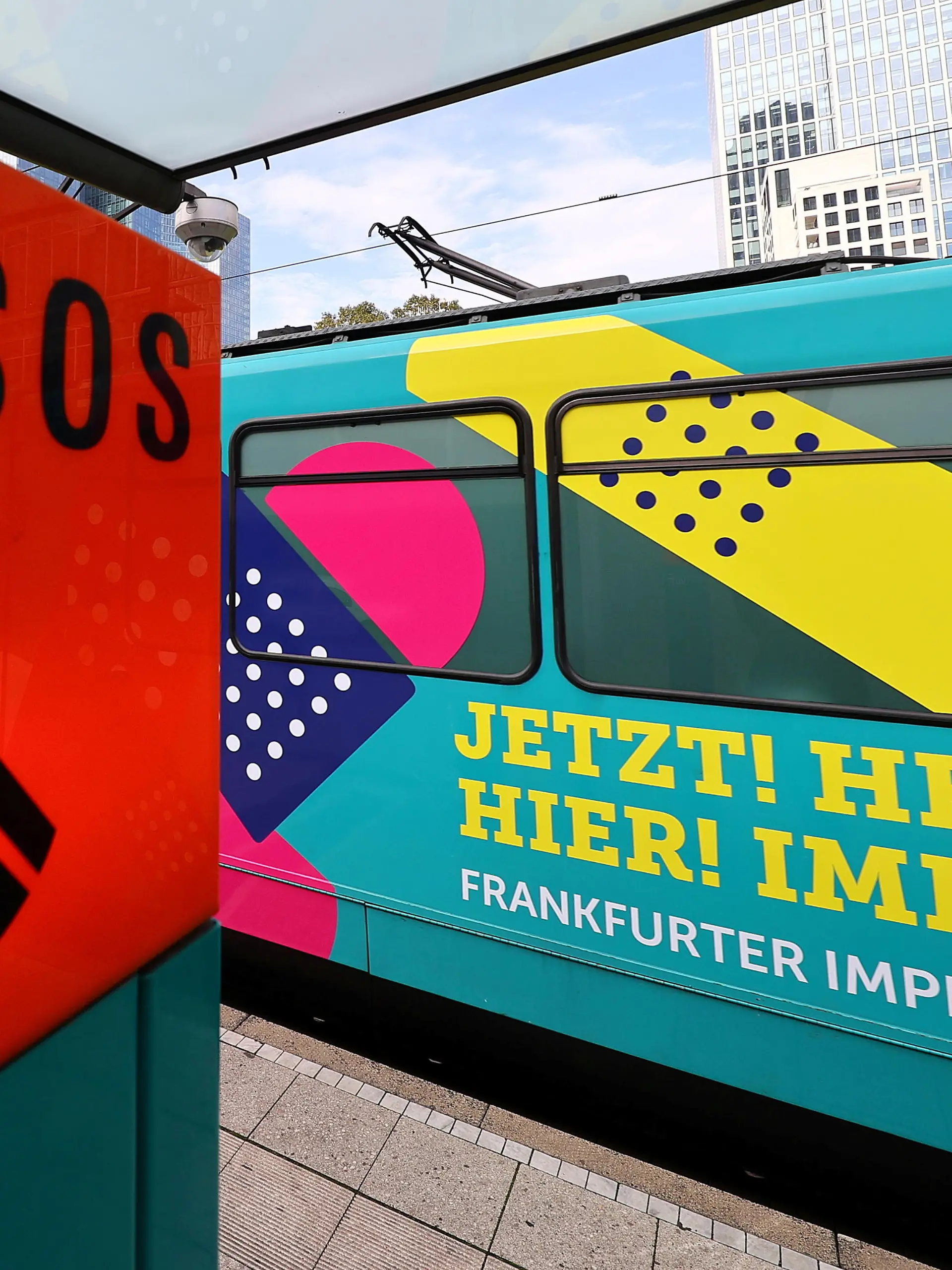 FILE PHOTO: The COVID-19 "Vaccination-Express" (Impfexpress) train tours through the city in Frankfurt, Germany, October 25, 2021.  REUTERS/Kai Pfaffenbach/File Photo