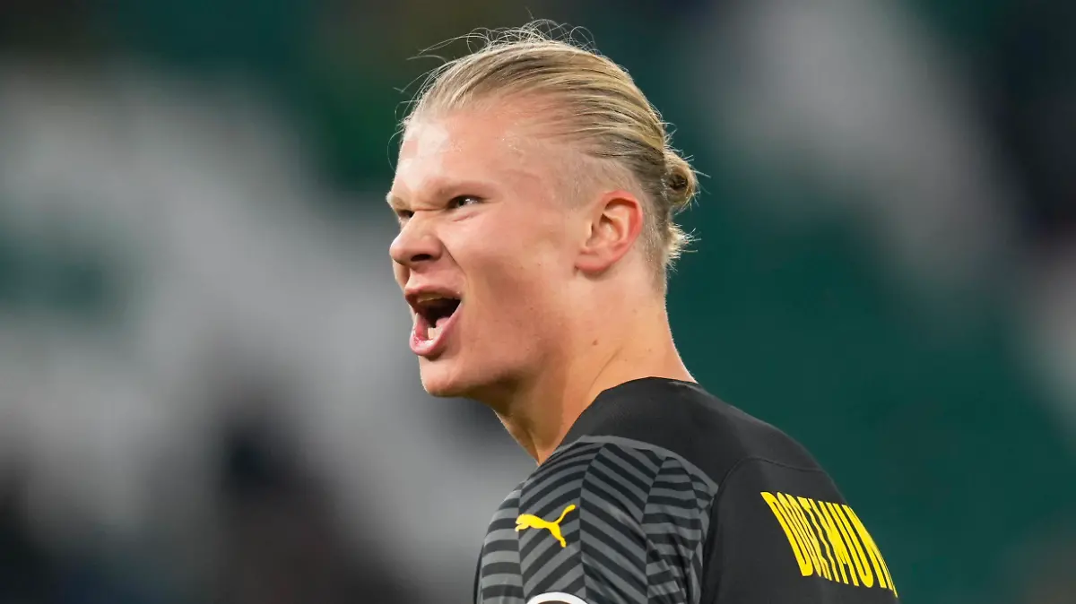 Wolfsburg v Borussia Dourtmund - Bundesliga Erling Haaland of Borussia Dortmund during Wolfsburg against Borussia Doutmund, Bundesliga, at Volkswagen stadium, Wolfsburg, Germany on November 27, 2021. Wolfsburg Germany PUBLICATIONxNOTxINxFRA Copyright: xUlrikxPedersenx originalFilename:pedersen-wolfsbur211127_npnxw.jpg
