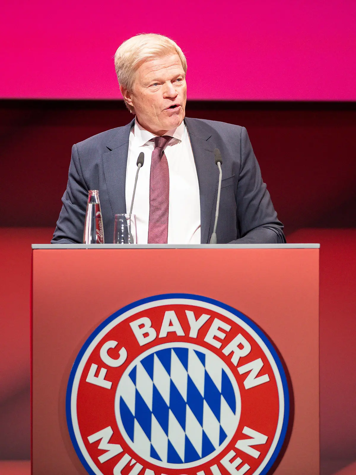  Oliver Kahn Vorstand Vors. FC Bayern Muenchen AG, GER, Jahreshauptversammlung 2021 des FC Bayern Muenchen e.V., Fussball, Bundesliga, Spielzeit 2021/2022, 25.11.2021, GER, Jahreshauptversammlung 2021 des FC Bayern Muenchen e.V., Fussball, Bundesliga, Spielzeit 2021/2022, 25.11.2021 Muenchen *** Oliver Kahn Board of Directors Vors FC Bayern Muenchen AG , GER, Annual General Meeting 2021 of FC Bayern Muenchen e V , Football, Bundesliga, Season 2021 2022, 25 11 2021, GER, Annual General Meeting 2021 of FC Bayern Muenchen e V , Football, Bundesliga, Season 2021 2022, 25 11 2021 Muenchen Copyright: xEibner-Pressefoto/SaschaxWaltherx EP_EER