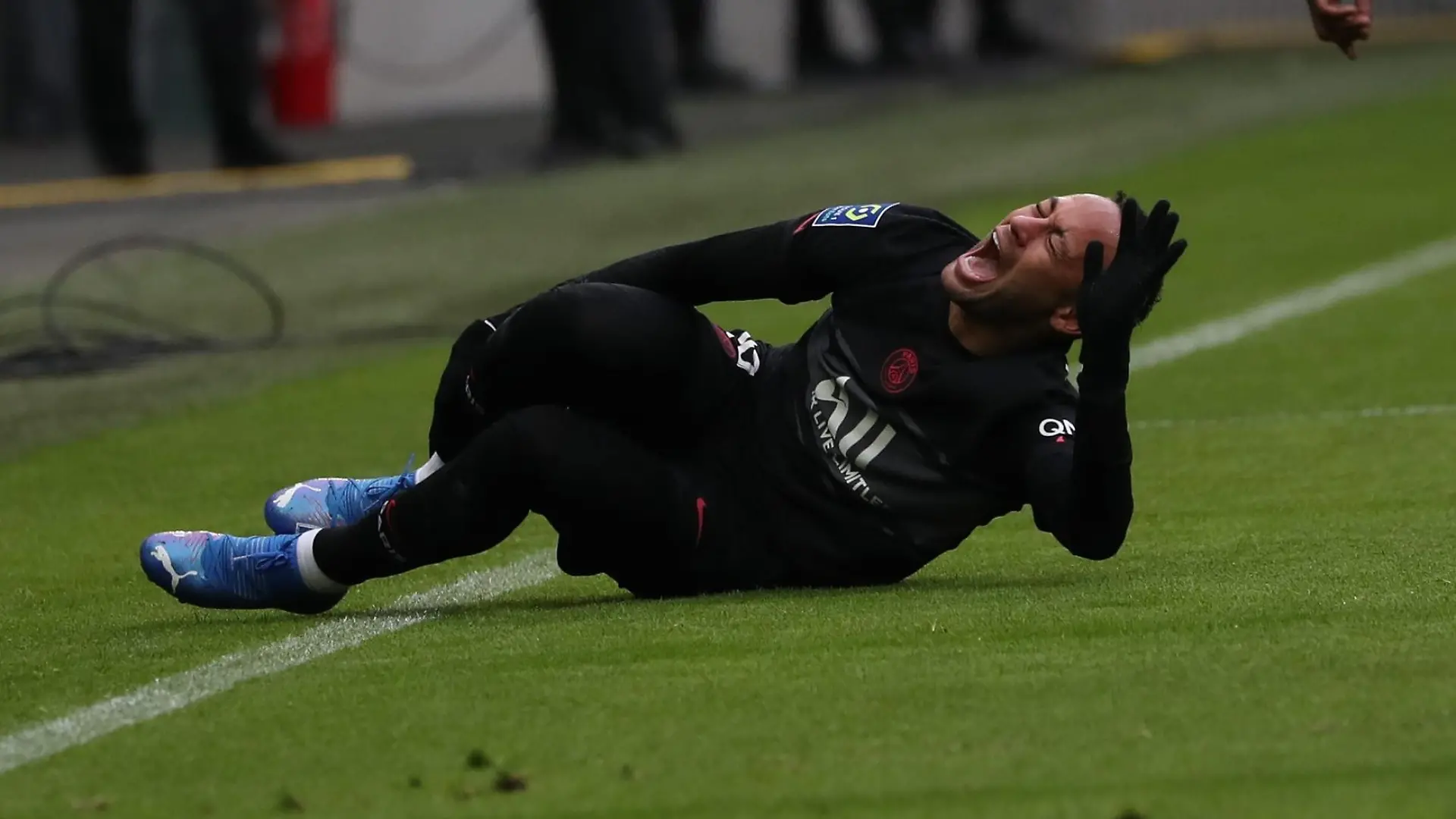Thierry Larret / MAXPPP. Football Ligue 1 Uber Eats. Association Sportive de Saint-Etienne vs Paris Saint Germain. Le 28 novembre 2021, Stade Geoffroy-Guichard, Saint-Etienne (42). NEYMAR Jr (PSG)