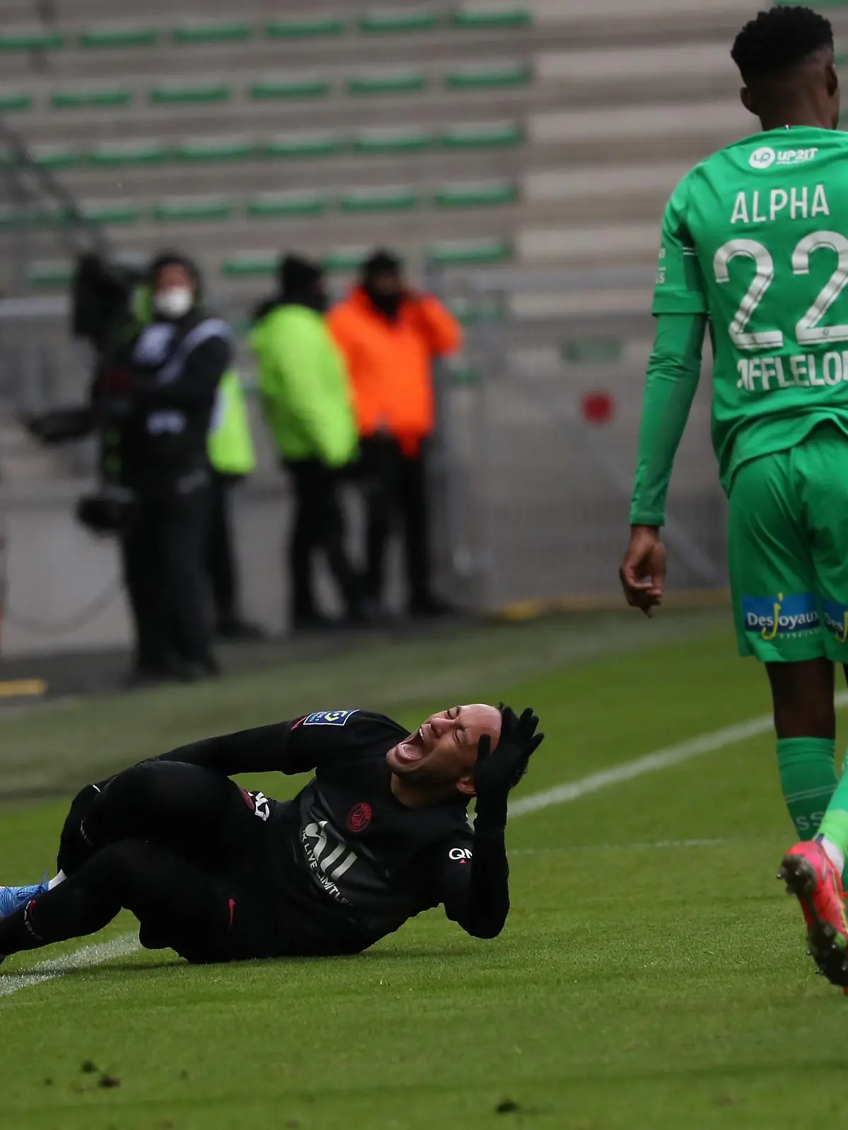 Thierry Larret / MAXPPP. Football Ligue 1 Uber Eats. Association Sportive de Saint-Etienne vs Paris Saint Germain. Le 28 novembre 2021, Stade Geoffroy-Guichard, Saint-Etienne (42). NEYMAR Jr (PSG)