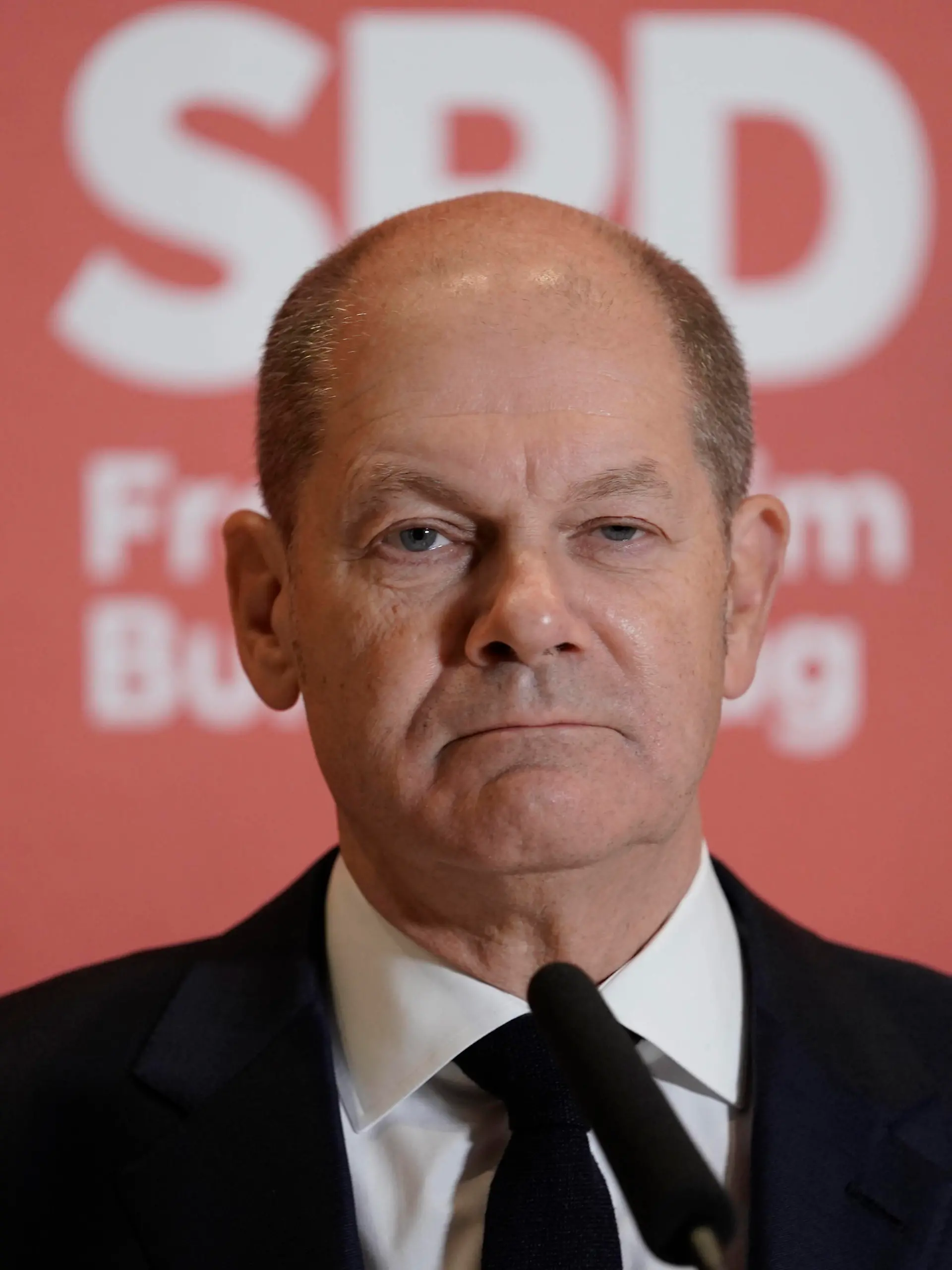  Statement der SPD vor der Fraktionssitzung Aktuell, 17.11.2021, Berlin, Olaf Scholz geschaeftsfuehrender Bundesfinanzminister im Portrait beim Statement im Vorfeld der Fraktionssitzung der SPD Bundestagsfraktion im Reichstagsgebaeud Berlin Berlin Deutschland *** Statement of the SPD before the parliamentary group meeting Current, 17 11 2021, Berlin, Olaf Scholz managing Federal Minister of Finance in the portrait with the statement before the parliamentary group meeting of the SPD Bundestag fraction in the Reichstagsgebaeud Berlin Berlin Germany