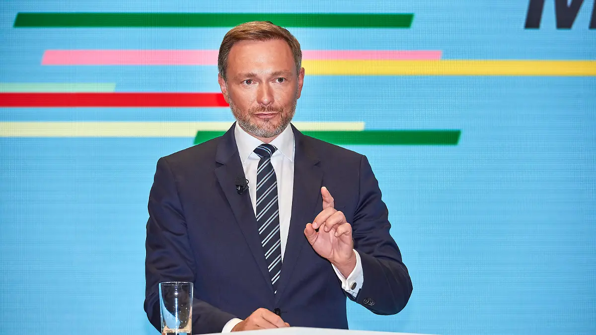 Christian Lindner  - Ampelkoalitionäre Deutschland, Berlin, 24.11.2021: Die Ampelparteien SPD, Grüne und FDP präsentieren ihren ausgehandelten Koaltionsvertrag sowie die Verteilung der jeweiligen Ministerien an die Parteien. *** Christian Lindner Ampelkoalitionäre Germany, Berlin, 24 11 2021 The traffic light parties SPD, Greens and FDP present their negotiated coalition agreement and the distribution of the respective ministries to the parties 