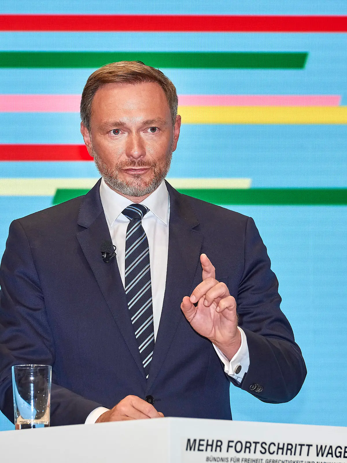 Christian Lindner  - Ampelkoalitionäre Deutschland, Berlin, 24.11.2021: Die Ampelparteien SPD, Grüne und FDP präsentieren ihren ausgehandelten Koaltionsvertrag sowie die Verteilung der jeweiligen Ministerien an die Parteien. *** Christian Lindner Ampelkoalitionäre Germany, Berlin, 24 11 2021 The traffic light parties SPD, Greens and FDP present their negotiated coalition agreement and the distribution of the respective ministries to the parties 