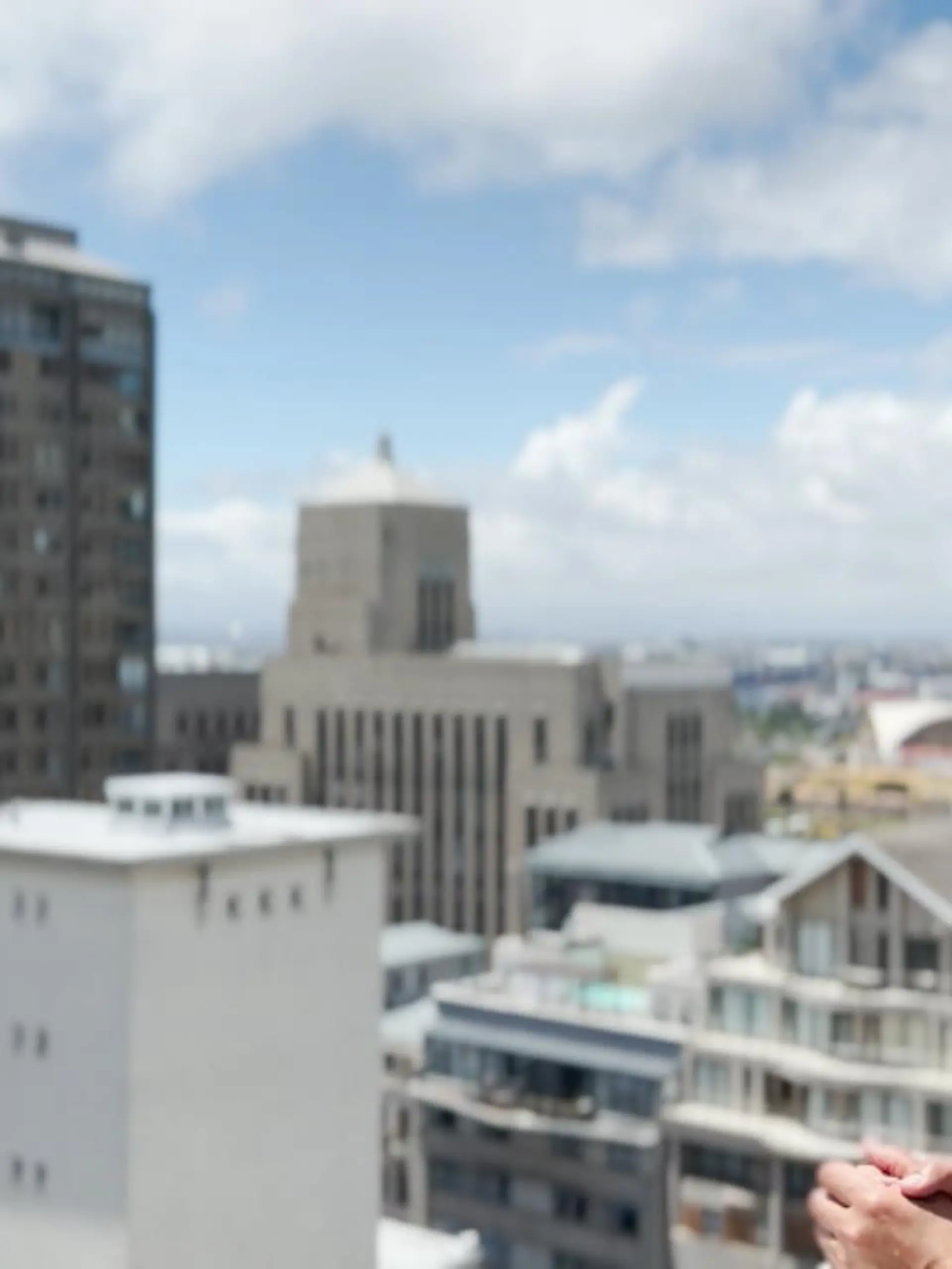 So hat sich RTL-Reporter Roger Saha seinen Urlaub in Südafrika nicht vorgestellt. Vor wenigen Tagen wurde dort die neue stark mutierte Corona-Variante Omikron entdeckt. Mit dem Flugzeug will er jetzt vorzeitig abreisen.