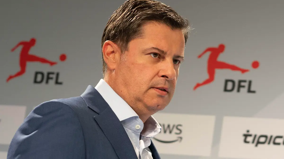 ARCHIV - 04.08.2020, Hessen, Frankfurt/Main: Christian Seifert, Vorsitzender der Geschäftsführung der DFL Deutsche Fußball Liga GmbH, ist auf dem Weg zu einer Pressekonferenz. (zu dpa "DFL: Noch keine Namen bei Nachfolgersuche für Seifert") Foto: Frank Rumpenhorst/dpa +++ dpa-Bildfunk +++