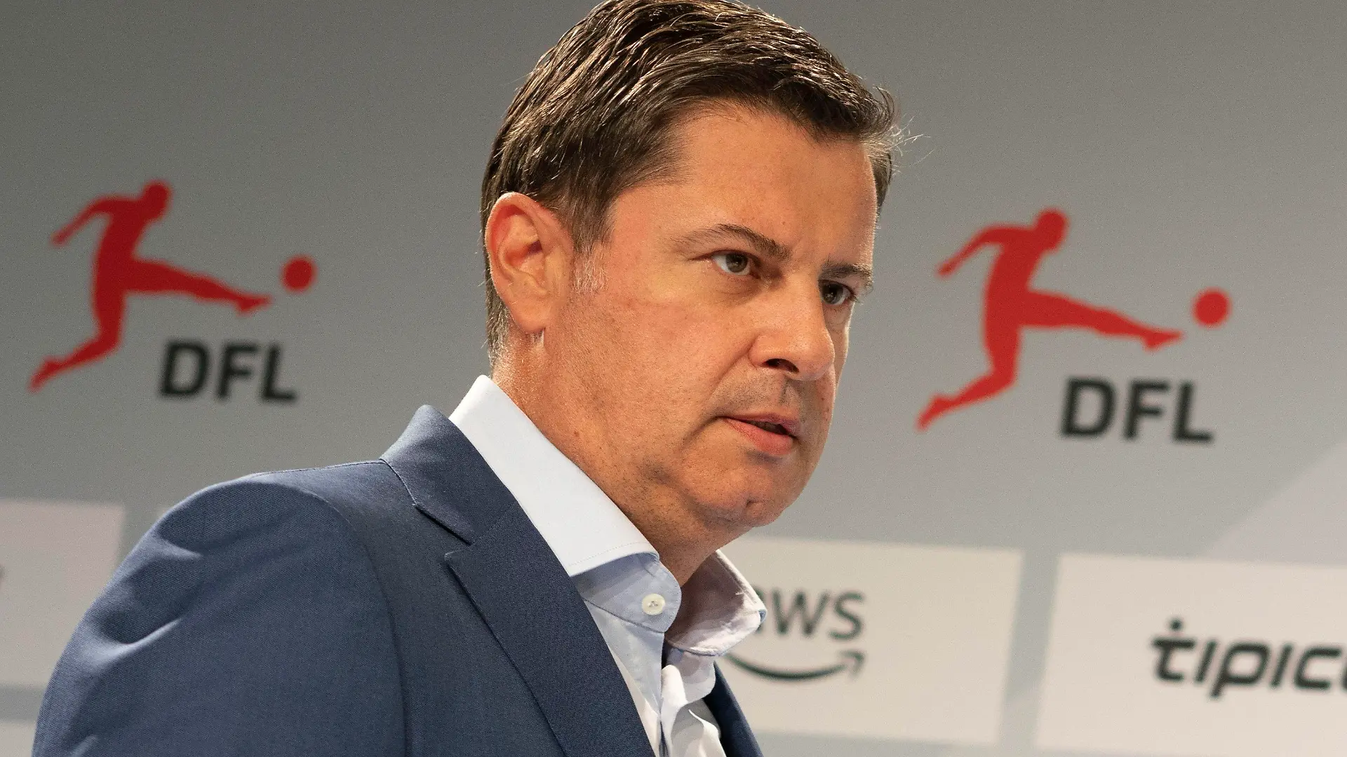 ARCHIV - 04.08.2020, Hessen, Frankfurt/Main: Christian Seifert, Vorsitzender der Geschäftsführung der DFL Deutsche Fußball Liga GmbH, ist auf dem Weg zu einer Pressekonferenz. (zu dpa "DFL: Noch keine Namen bei Nachfolgersuche für Seifert") Foto: Frank Rumpenhorst/dpa +++ dpa-Bildfunk +++