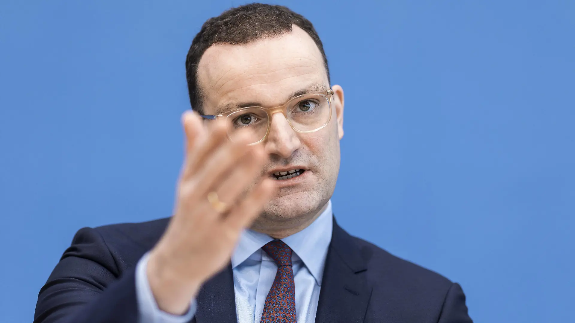 Jens Spahn, geschaeftsfuehrender Bundesminister fuer Gesundheit, aufgenommen im Rahmen einer Pressekonferenz zur aktuellen Coronalage in Deutschland, in Berlin, 26.11.2021. Berlin Deutschland *** Jens Spahn, managing Federal Minister for Health, recorded during a press conference on the current coronal situation in Germany, in Berlin, 26 11 2021 Berlin Germany Copyright: xFlorianxGaertner/photothek.dex