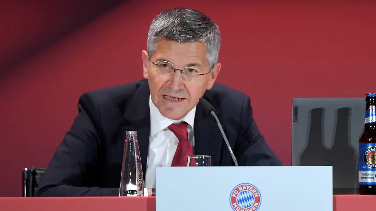 25.11.2021, Fussball 1. Bundesliga 2021/2022, FC Bayern München, Jahreshauptversammlung 2021 im AUDI-Dome München, Herbert Hainer Adidas-Manager, Stellvertretender Aufsichtsratsvorsitzender, FC Bayern München spricht *** 25 11 2021, Football 1 Bundesliga 2021 2022, FC Bayern Munich, Annual General Meeting 2021 at AUDI Dome Munich, Herbert Hainer Adidas Manager, Deputy Chairman of the Supervisory Board, FC Bayern Munich speaks.
