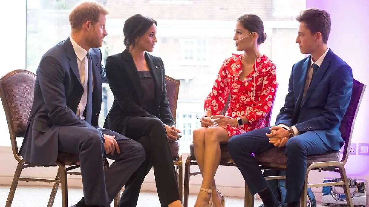 WellChild Awards - London. The Duke and Duchess of Sussex with Evie Toombes and her brother Rocco during the annual WellChild Awards at the Royal Lancaster Hotel in London. Picture date: Tuesday September 4, 2018. See PA story ROYAL WellChild. Photo credit should read: Victoria Jones/PA Wire URN:38353939