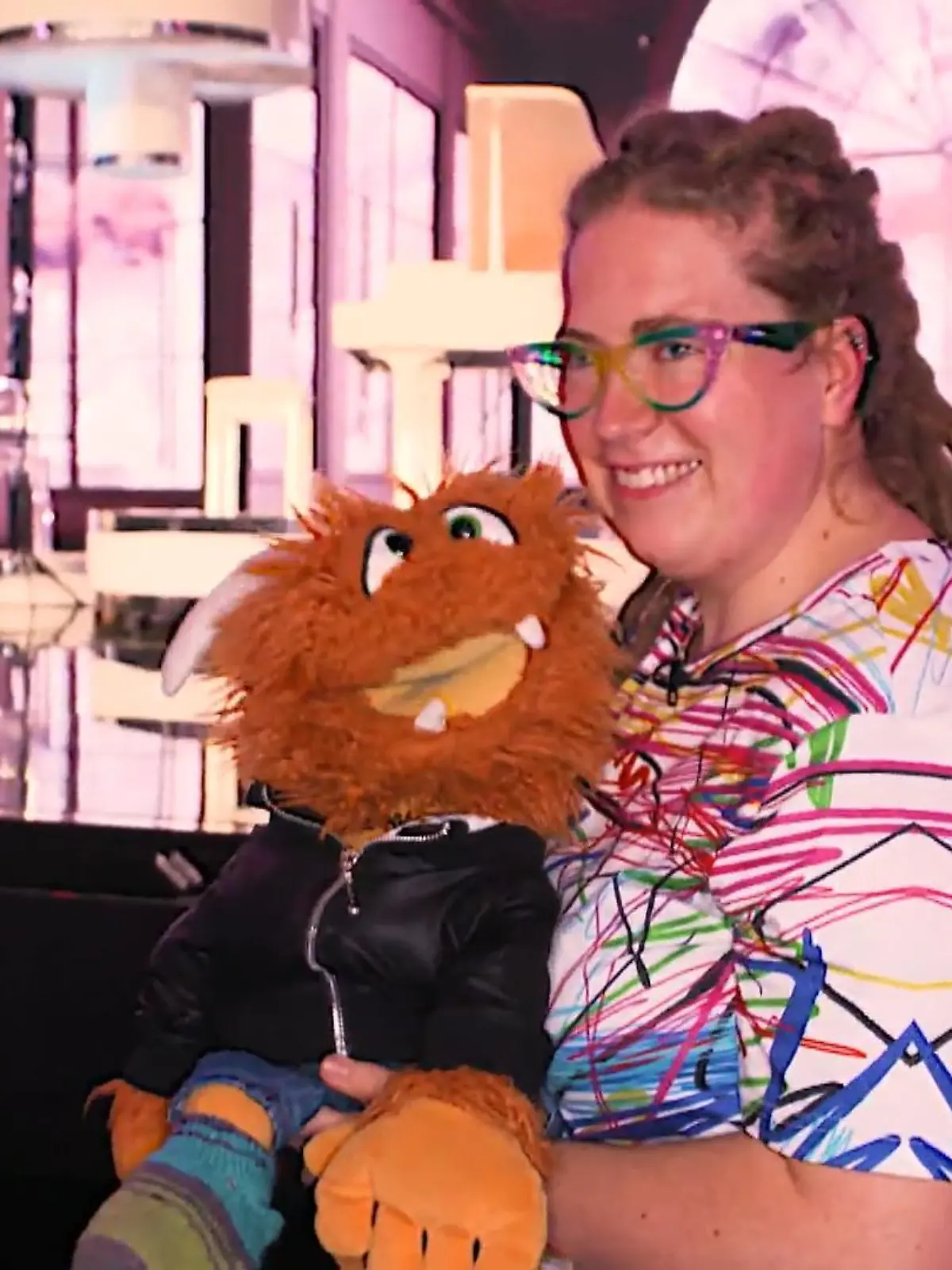 Luise Fuhr und Puppe Jeff hinter den Supertalent-Kulissen