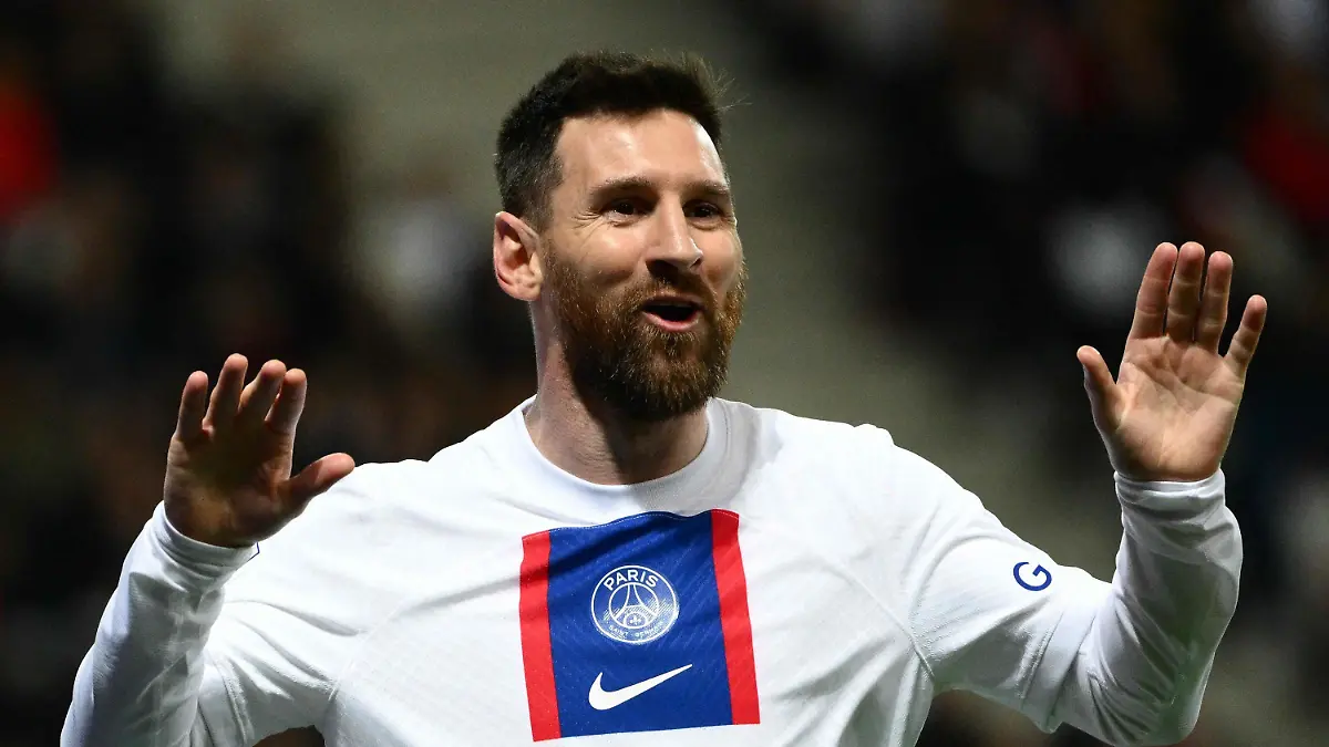 ARCHIV - 08.04.2023, Frankreich, Nizza: Fußball: Ligue 1, Frankreich, OGC Nizza - Paris Saint-Germain. Lionel Messi von Paris Saint-Germain jubelt über sein Tor zum 0:1. Barcelonas Trainer Xavi will mit dem Argentinier über eine Rückkehr reden. (zu dpa: «Barça-Trainer Xavi will mit Messi über Rückkehr sprechen») Foto: Christophe Simon/3p-afp/dpa +++ dpa-Bildfunk +++