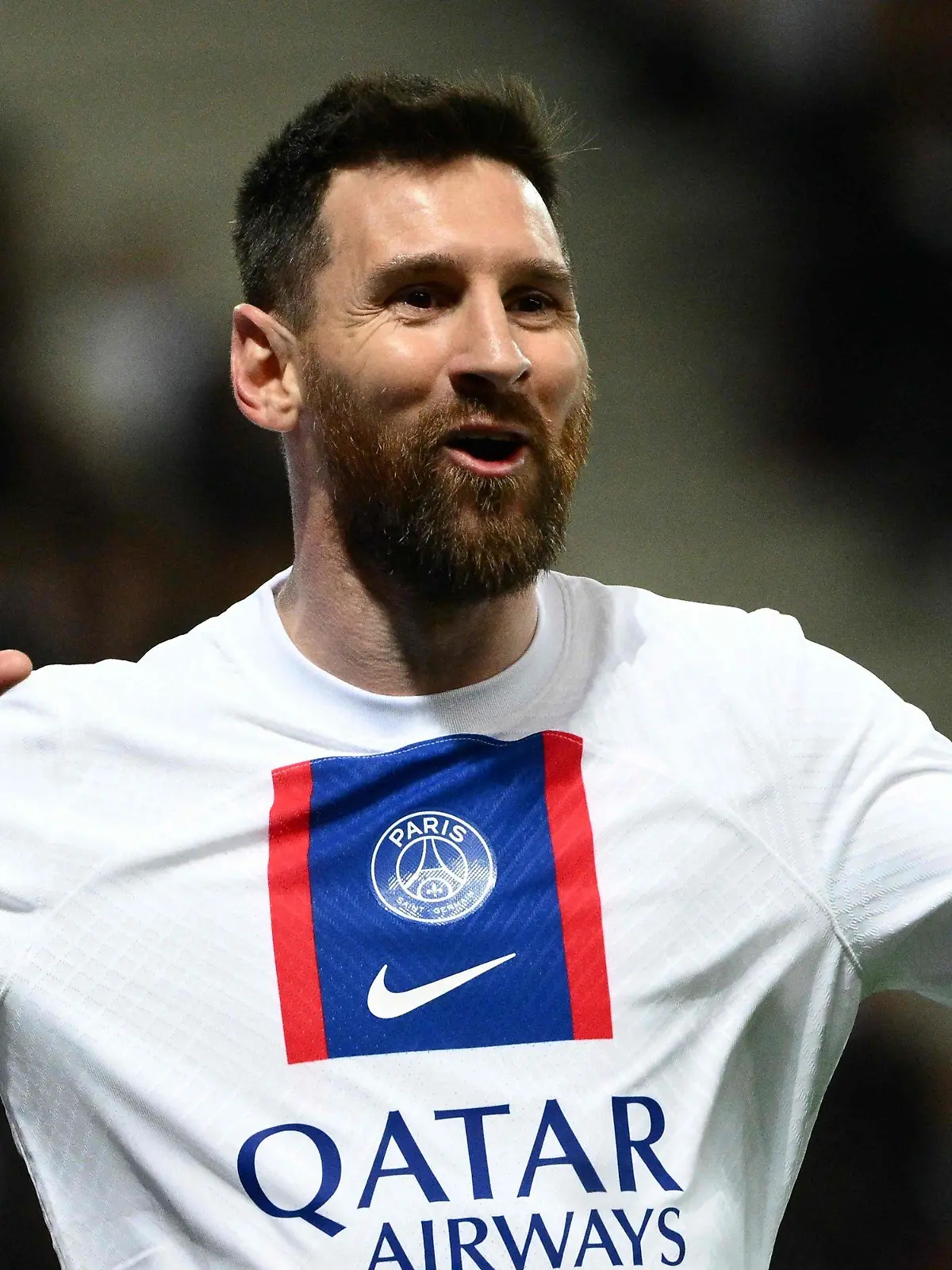 ARCHIV - 08.04.2023, Frankreich, Nizza: Fußball: Ligue 1, Frankreich, OGC Nizza - Paris Saint-Germain. Lionel Messi von Paris Saint-Germain jubelt über sein Tor zum 0:1. Barcelonas Trainer Xavi will mit dem Argentinier über eine Rückkehr reden. (zu dpa: «Barça-Trainer Xavi will mit Messi über Rückkehr sprechen») Foto: Christophe Simon/3p-afp/dpa +++ dpa-Bildfunk +++