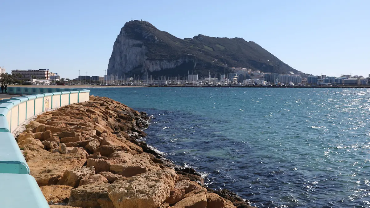  Gibraltar Brexit The Rock of Gibraltar seen from La Lnea de la Concepcion, Spain, as the British overseas territory has imposed a second lockdown to slow soaring rate of coronavirus cases, just days after a landmark agreement was reached with Spain to ensure post-Brexit fluidity along its border. Picture date: January Sunday 3, 2021. Photo credit should read: Isabel Infantes PUBLICATIONxINxGERxSUIxAUTxONLY Copyright: xIsabelxInfantesx 57376583