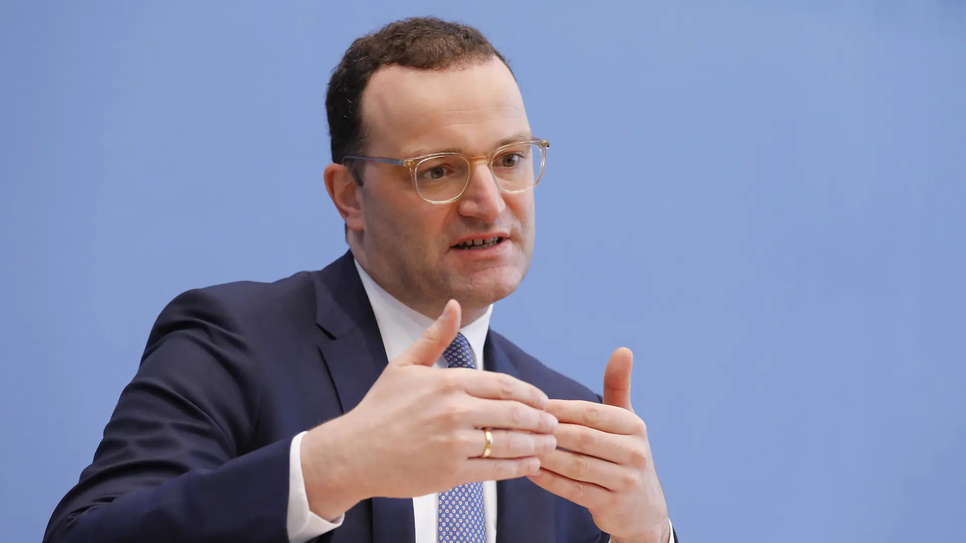 Geschäftsführender Bundesminister für Gesundheit Jens Spahn, Deutschland, Berlin, Bundespressekonferenz, Thema: mpfen mit Moderna und BioNTech *** Executive Federal Minister of Health Jens Spahn, Germany, Berlin, Federal Press Conference, Topic mpfen with Moderna and BioNTech
