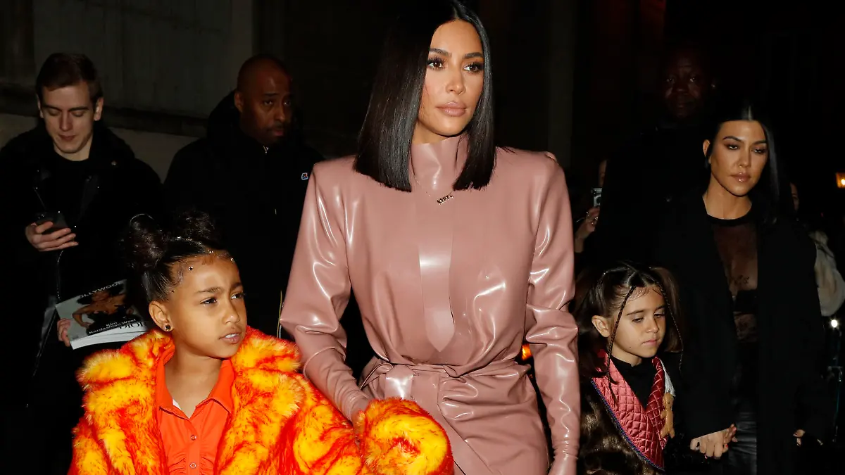 Kourtney Kardashian, daughter Penelope Disick, Kim Kardashian and daughter North West arrive at the Ferdi restaurant on March 01, 2020 in Paris, France. (Photo by Mehdi Taamallah/NurPhoto)