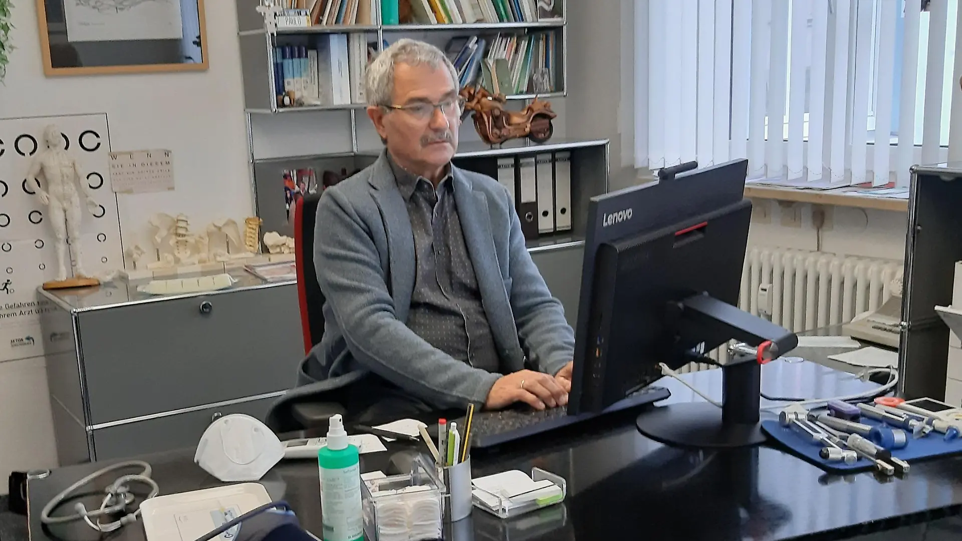 Dr. Paul Offenberger behandelt künftig keine Patienten mehr, die sich nicht gegen Corona impfen lassen wollen.