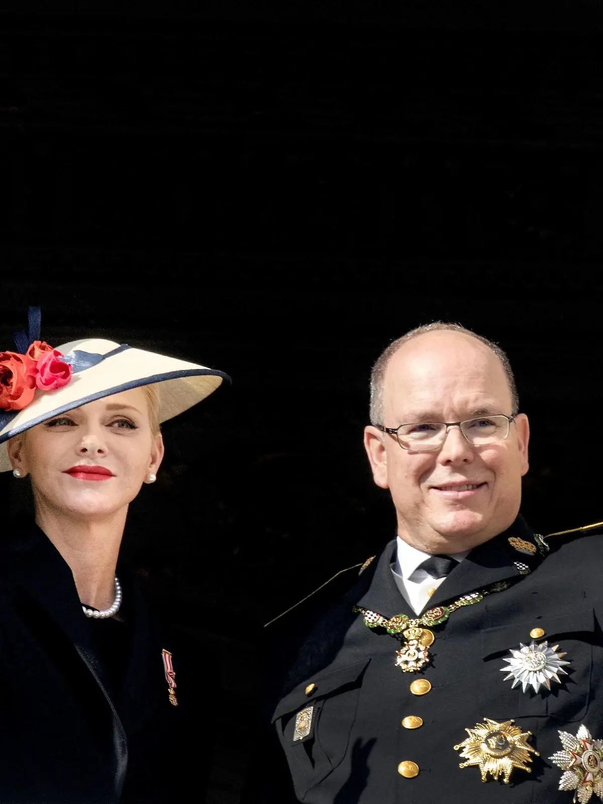  Bilder des Tages Monaco - Fürstenfamilie zeigt sich am Nationalfeiertag 19-11-2016 Monaco Celebrations marking Monaco s National Day in Monte Carlo Prince Albert and Princess Charlene and Princess Gabriella and Prince Jacques PUBLICATIONxINxGERxSUIxAUTxONLY Copyright: ppex