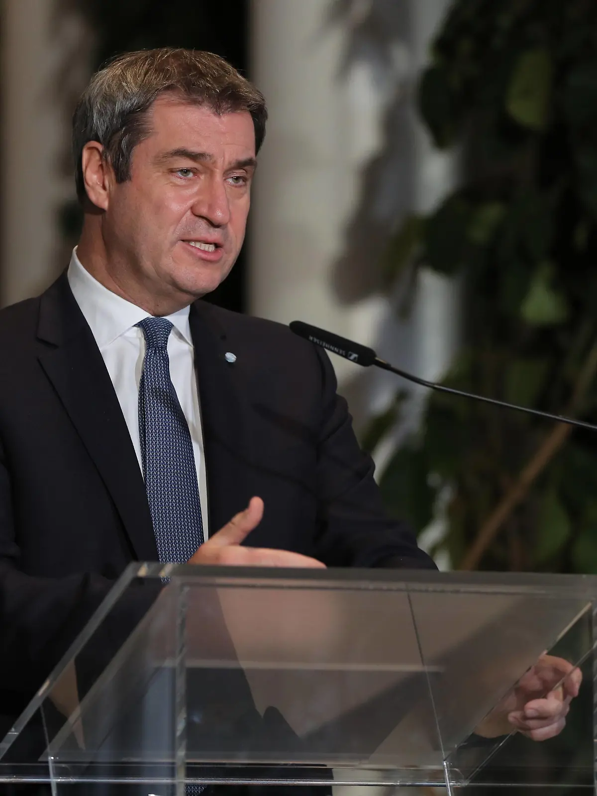 Statement von Markus Söder zur Bekämpfung der Corona Pandemie Der bayerische Ministerpräsident Dr. Markus Söder gibt ein Statement zu den Beschlüssen in Berlin zur Bekämpfung der Corona Pandemie ab, München Bayern Deutschland Staatskanzlei Orangerie *** Statement by Markus Söder on the fight against the Corona Pandemic The Bavarian Minister President Dr Markus Söder makes a statement on the decisions taken in Berlin to fight the Corona Pandemic, Munich Bavaria Germany State Chancellery Orangery