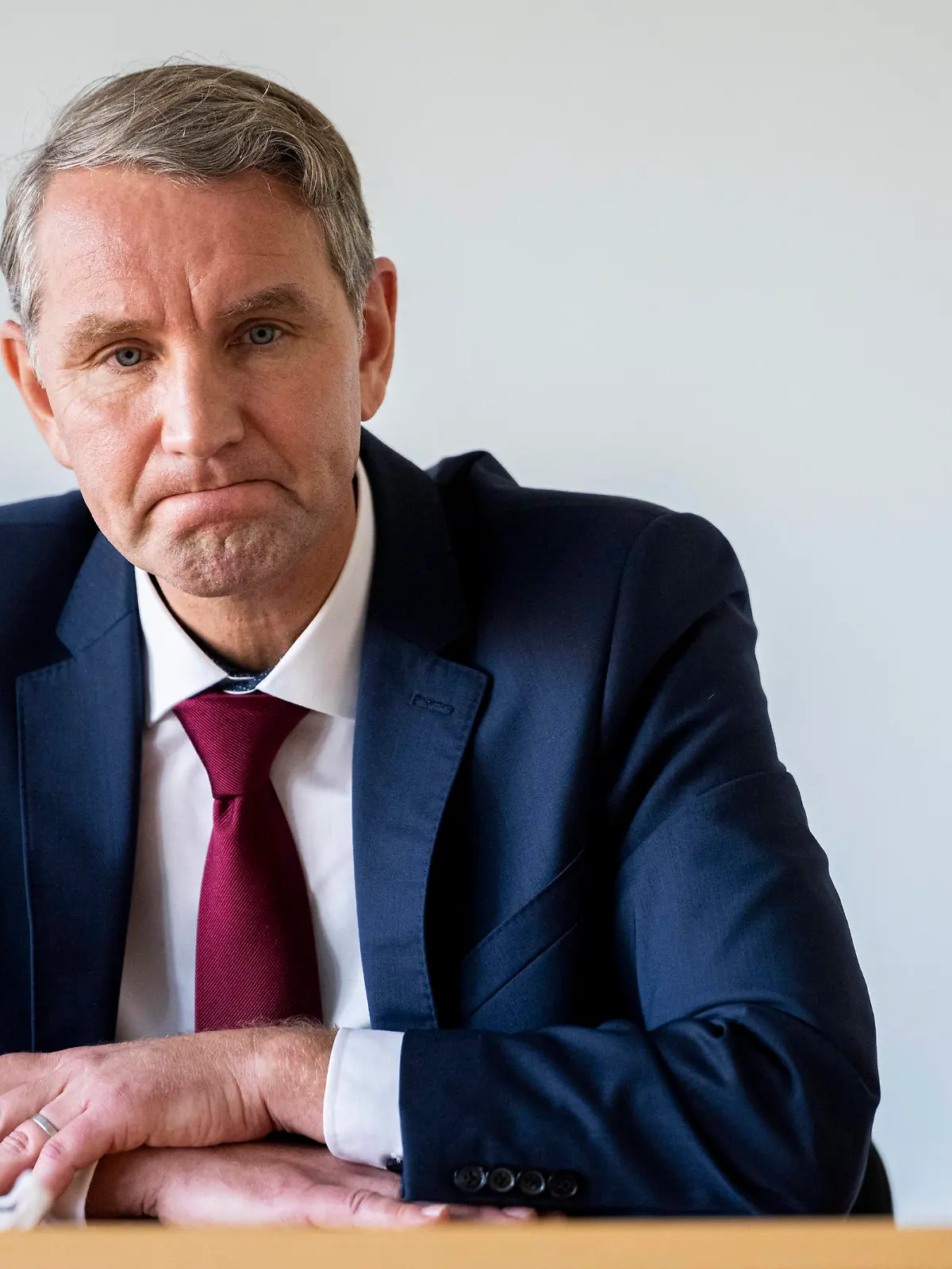 LANDESPRESSEKONFERENZ THÜRINGEN 10/11/2021 - Erfurt: Björn Höcke AfD in der Landespressekonferenz Thüringen LPK im Thüringer Landtag am 10. November 2021. / _________________ *** STATE PRESS CONFERENCE THURINGIA 10 11 2021 Erfurt Björn Höcke AfD in the State Press Conference Thuringia LPK in the Thuringian Parliament on 10 November 2021 