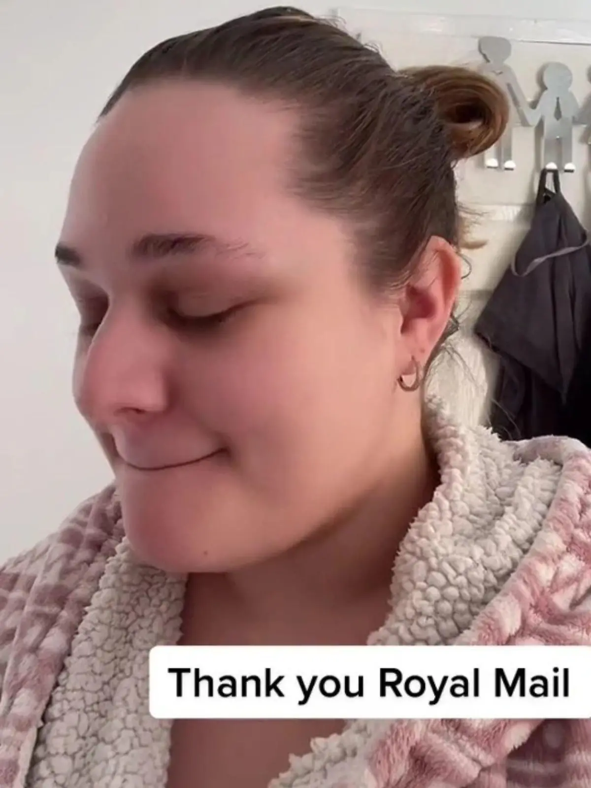 Jennifer Birch berichtet auf TikTok von dem peinlichen Zwischenfall.