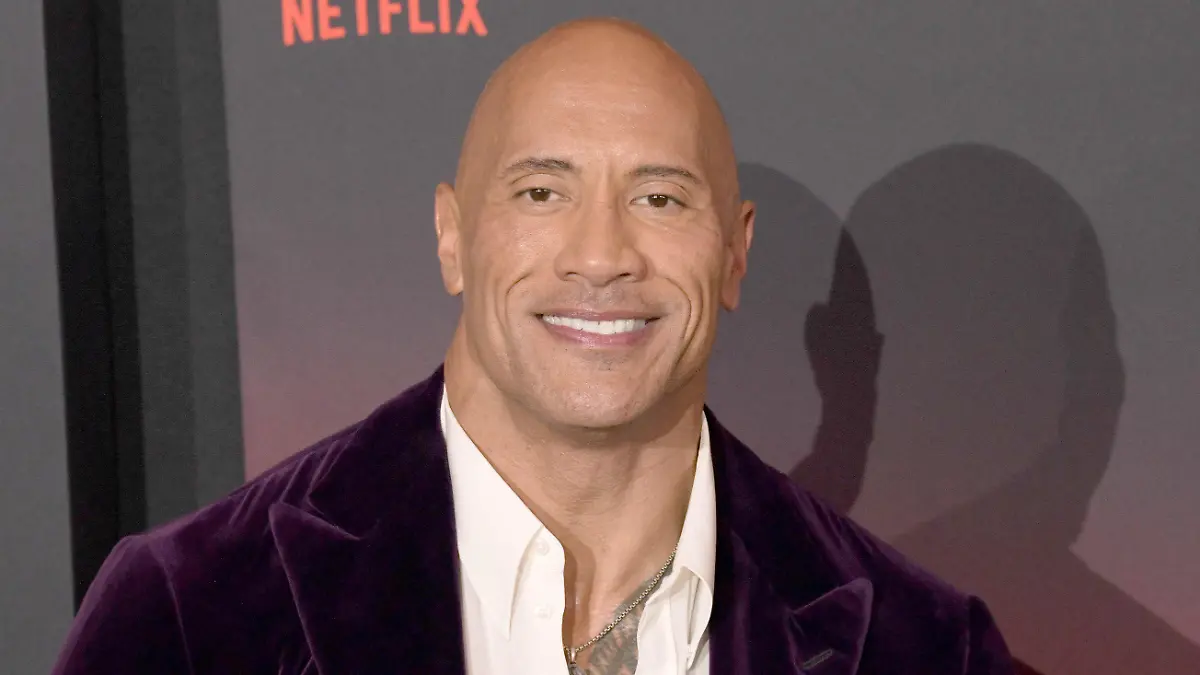 ARCHIV - 03.11.2021, USA, Los Angeles: Darsteller Dwayne Johnson kommt zur Premiere von "Red Notice" im L.A. Live in Los Angeles. (Zu dpa "Dwayne Johnson spricht Supermans Hund «Krypto» in neuem Film") Foto: Billy Bennight/ZUMA Press Wire/dpa +++ dpa-Bildfunk +++
